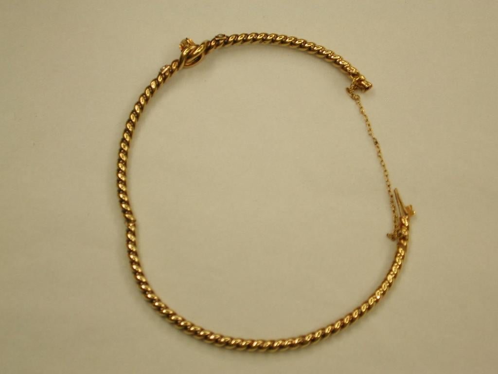 Antique French 18 Carat Gold Bangle Set with Pearls, circa 1890 In Good Condition In London, GB