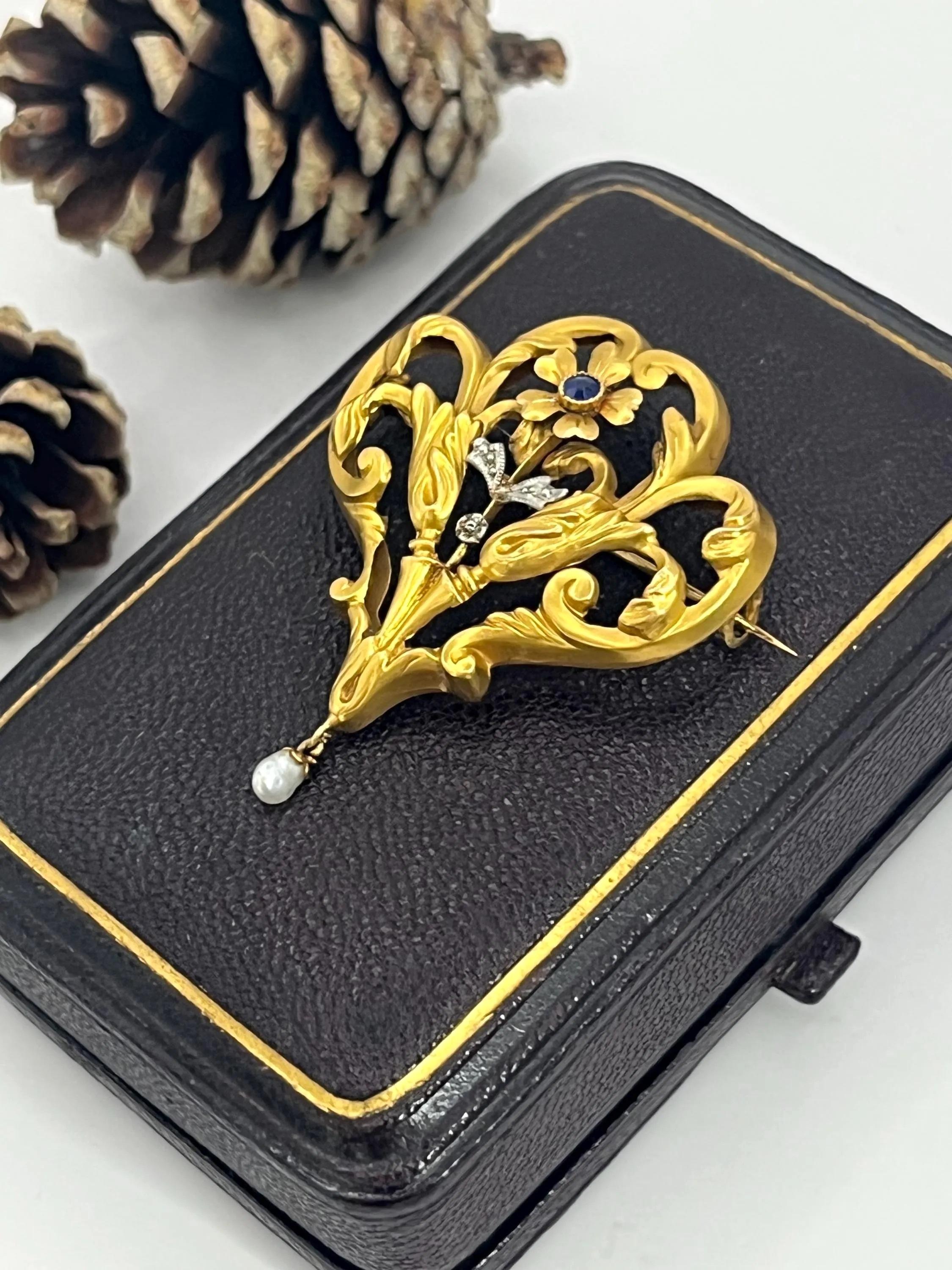 Antique French 18ct Gold, Edwardian Sapphire Pearl Pendant / Broche, Circa 1910 Eduardiano en venta