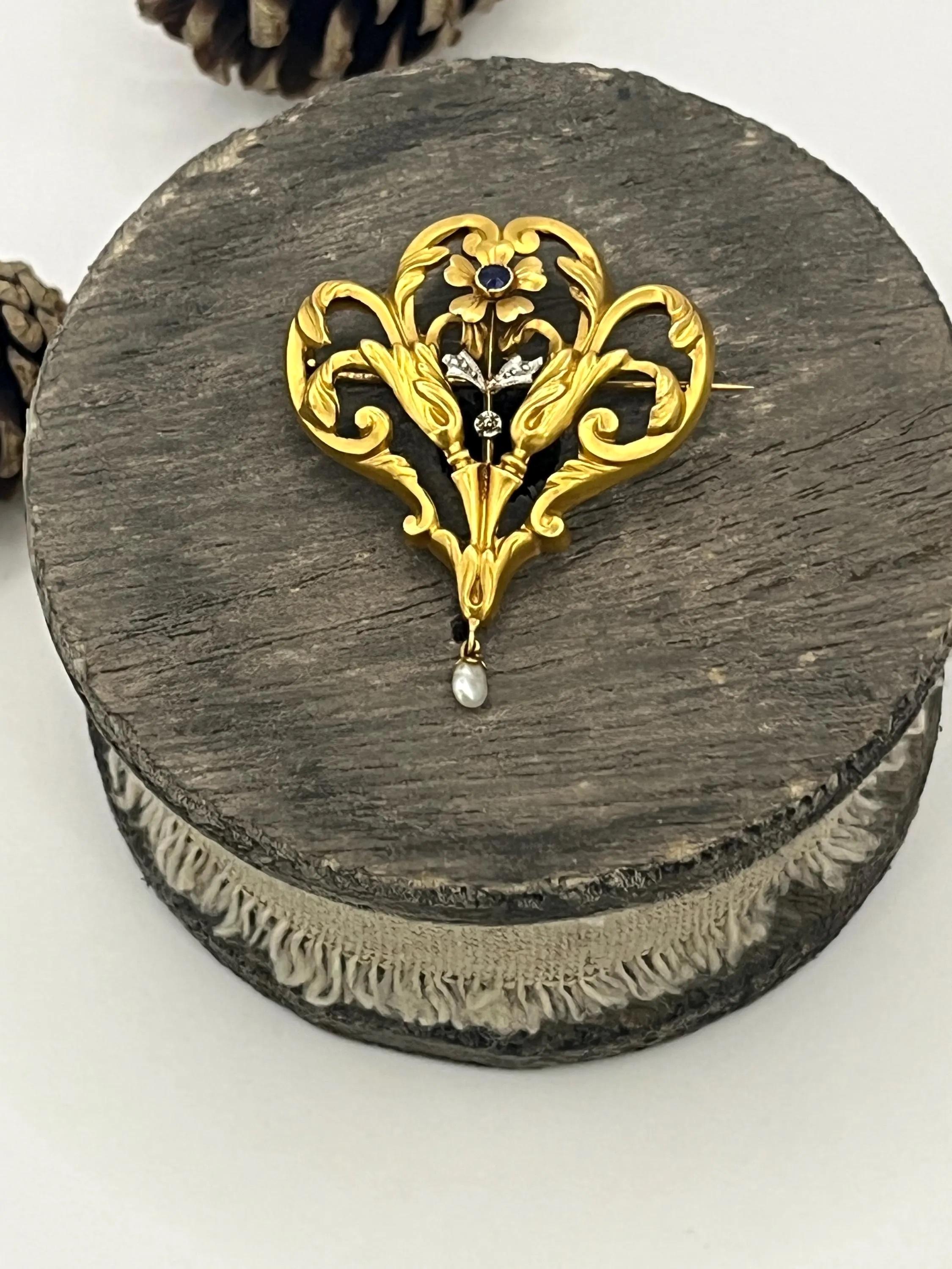 Femenino o masculino Antique French 18ct Gold, Edwardian Sapphire Pearl Pendant / Broche, Circa 1910 en venta