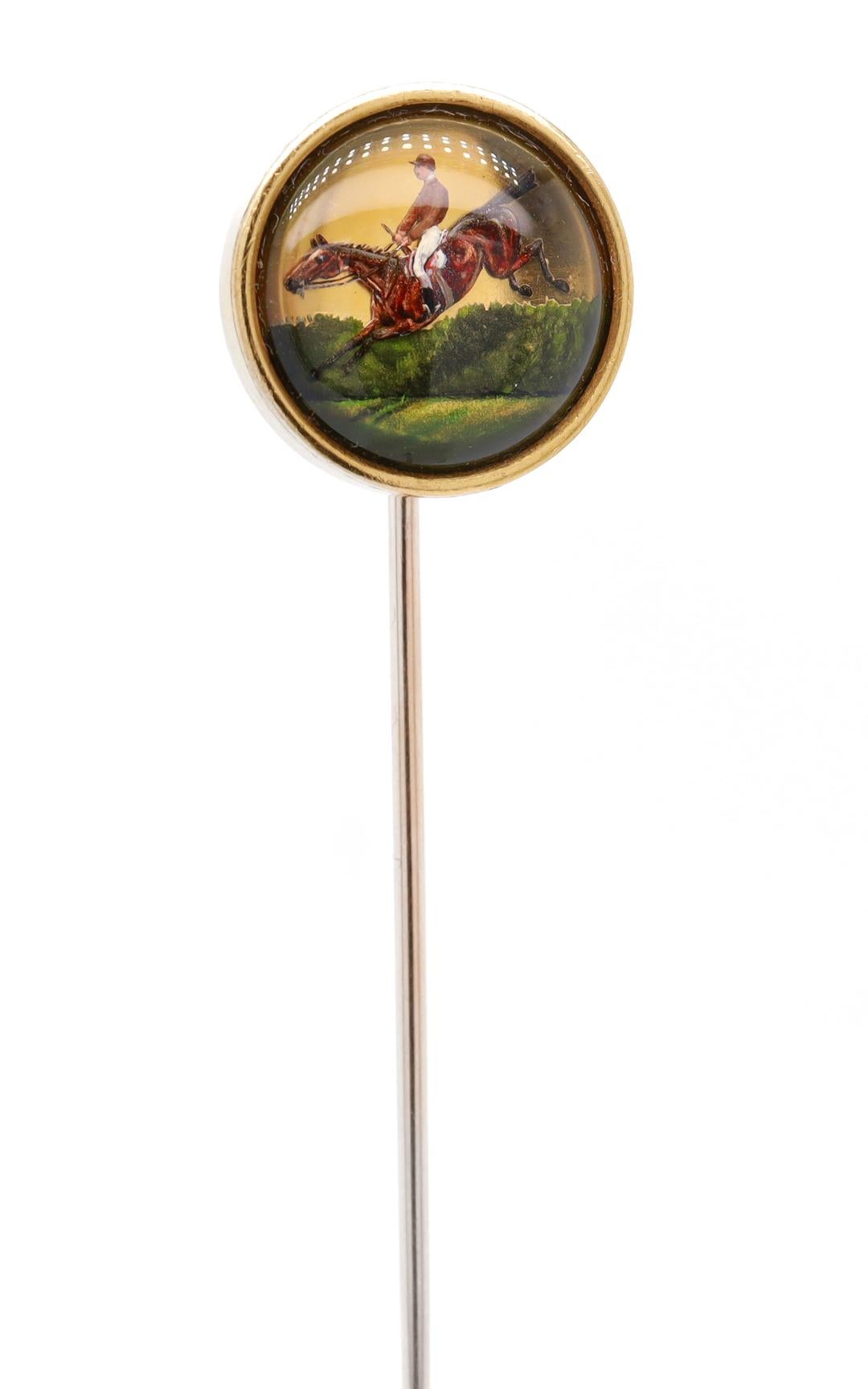 A fine equestrian related stick pin.

In 18 karat yellow gold.

With a wonderful Essex crystal image of a horse and rider in full leap in a steeplechase event with extraordinary detail of horse and rider, and even a shadow under horse and
