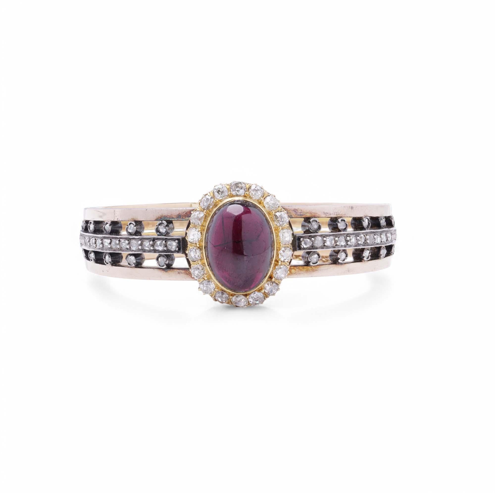 Antique French 18K Gold Garnet and Diamond Bangle In Good Condition For Sale In Braintree, GB