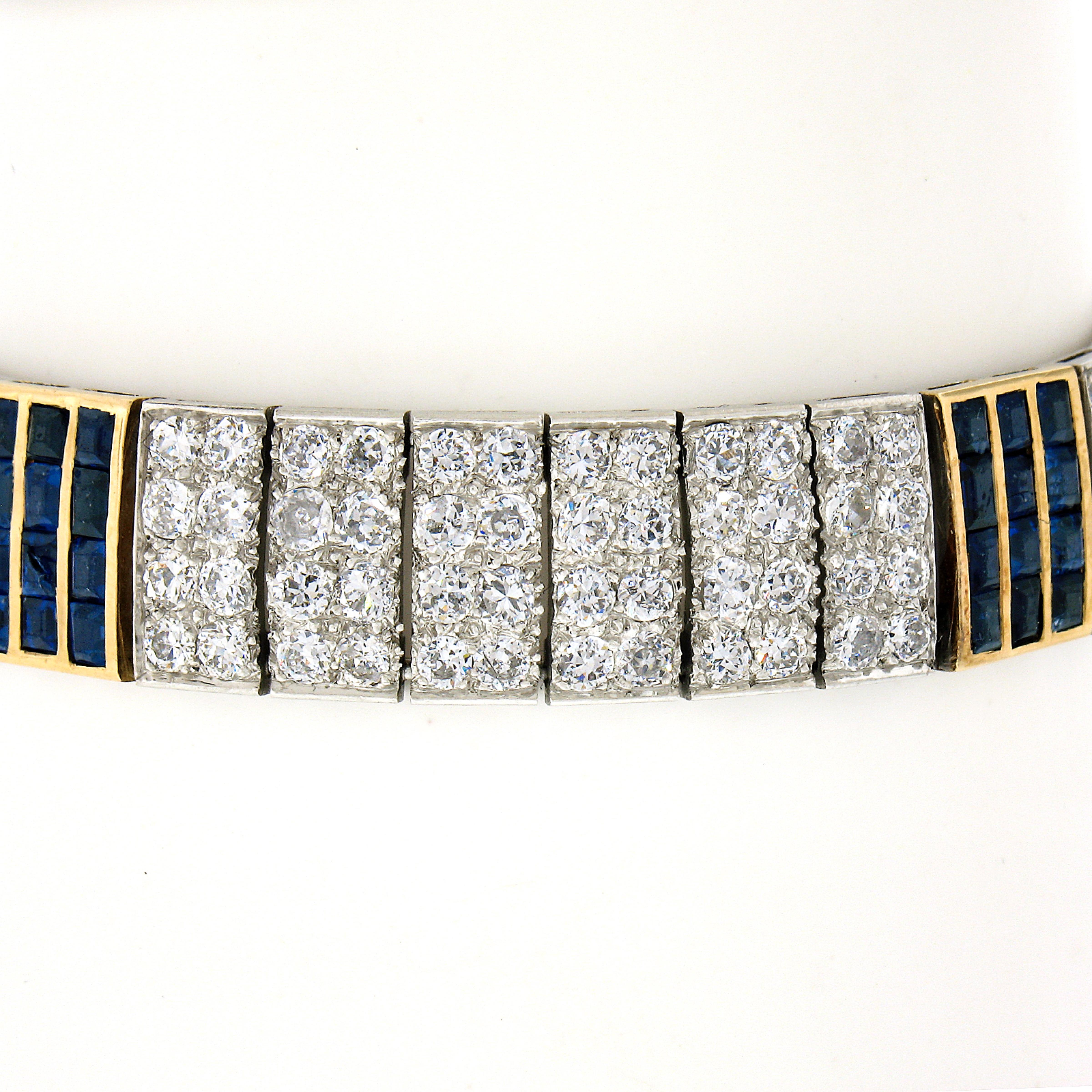 Vous avez sous les yeux un bracelet antique absolument époustouflant, fabriqué en France en or jaune 18 carats et en platine. Ce bracelet large et bien fait est constitué de maillons rectangulaires entièrement recouverts de diamants et de saphirs de