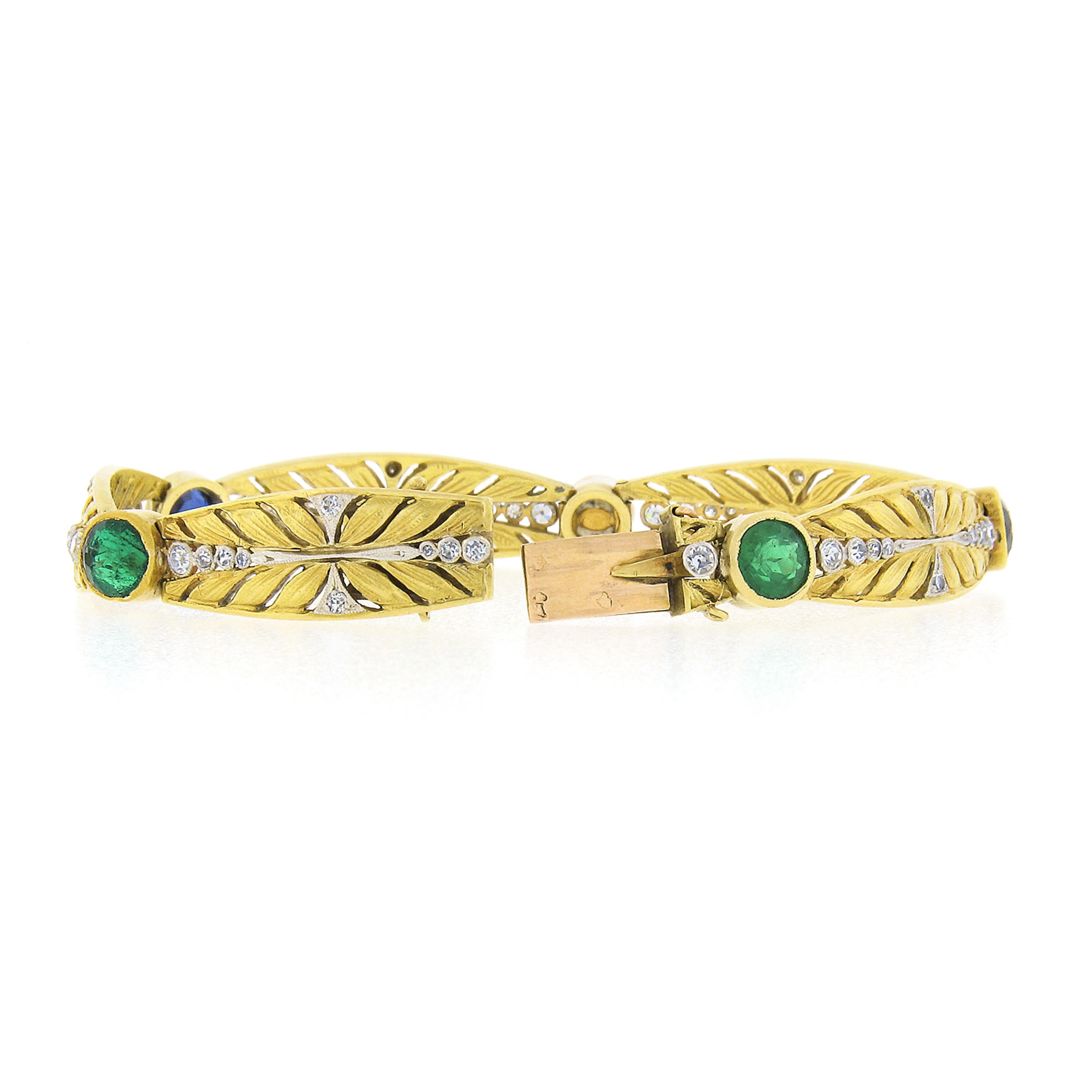 Taille ronde Bracelet français ancien à maillons gravés en or 18 carats, perles, saphirs et émeraudes certifiées GIA en vente