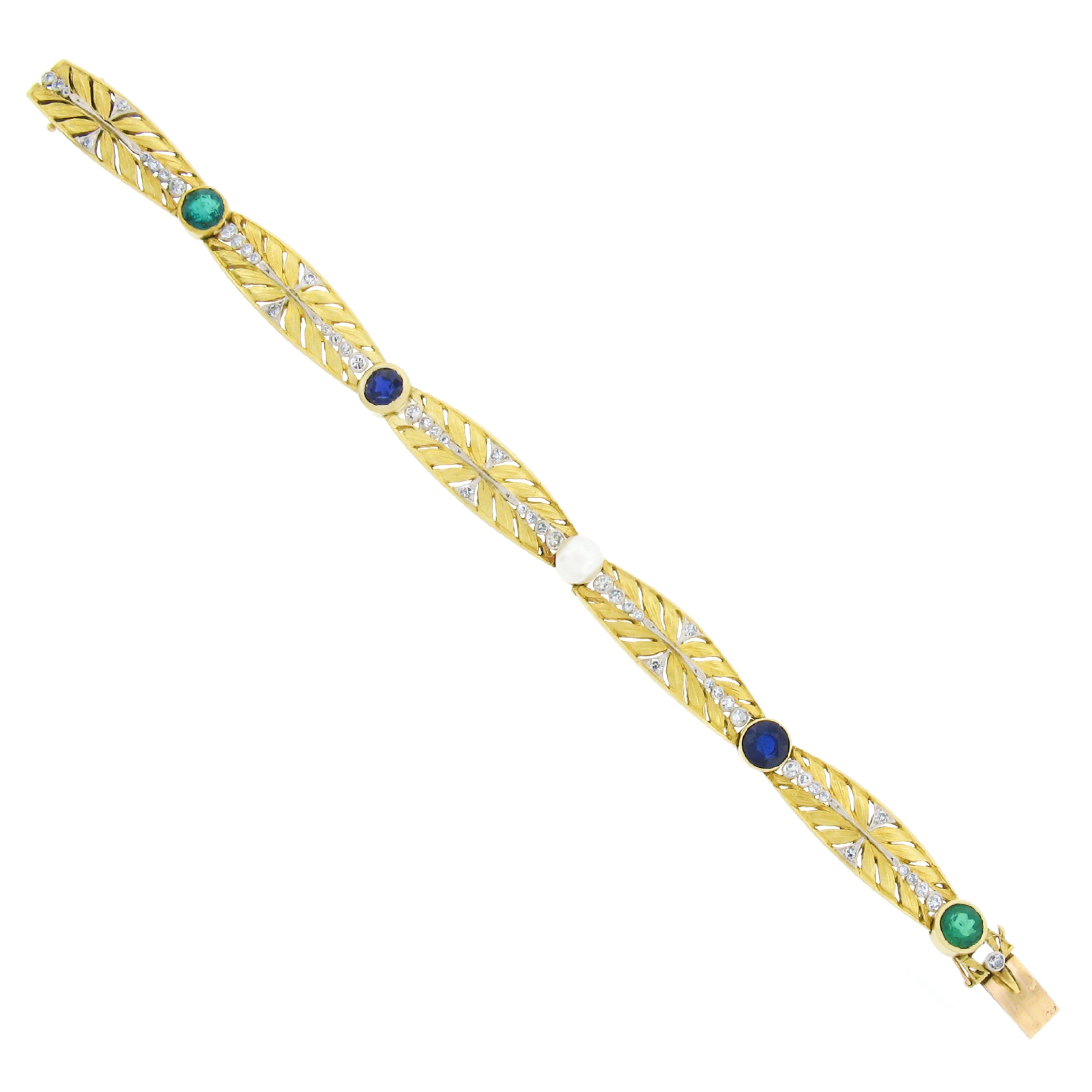 Antikes französisches 18 Karat Gold Platin, GIA Perle Saphir Smaragd graviertes Gliederarmband Damen im Angebot