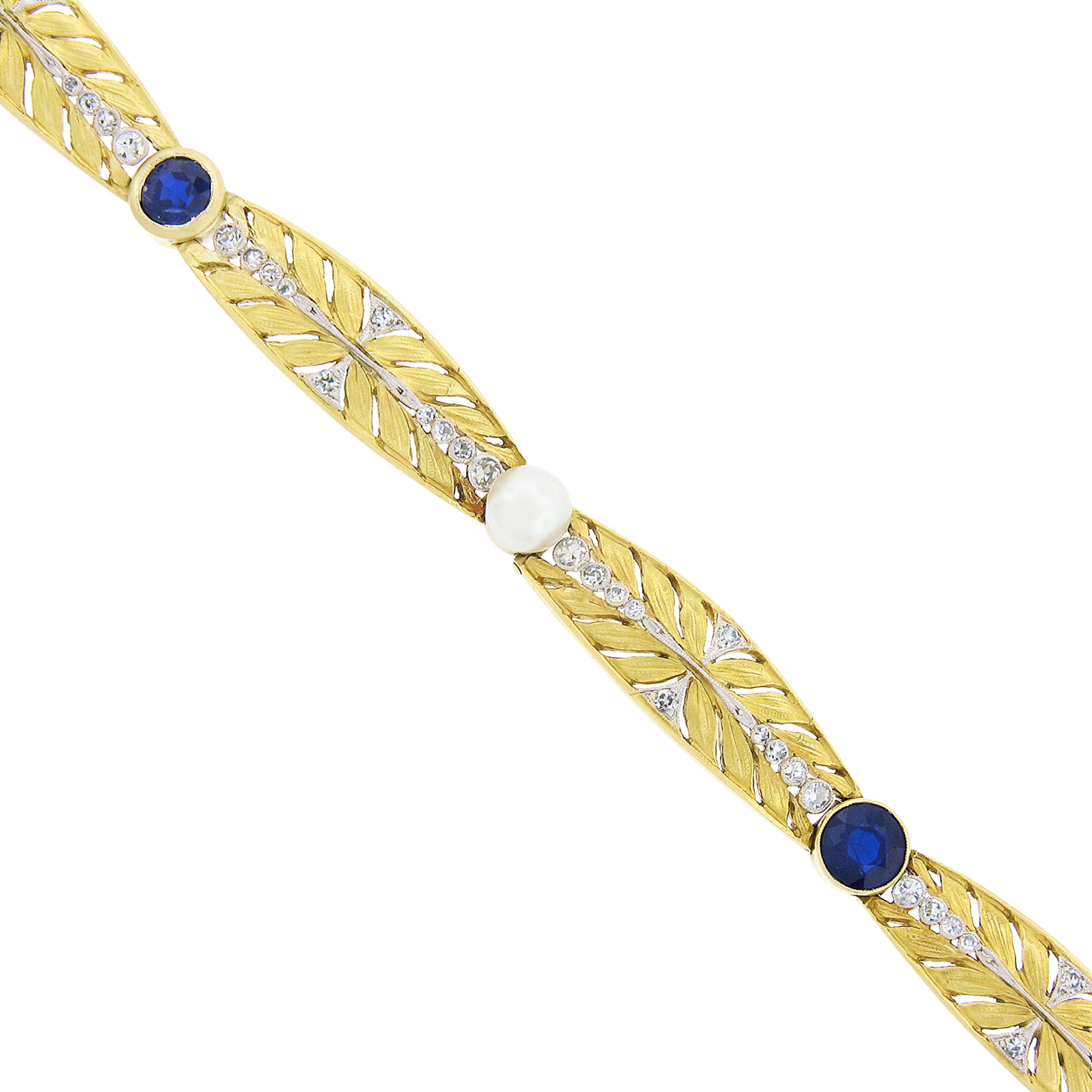 Antikes französisches 18 Karat Gold Platin, GIA Perle Saphir Smaragd graviertes Gliederarmband im Angebot 1