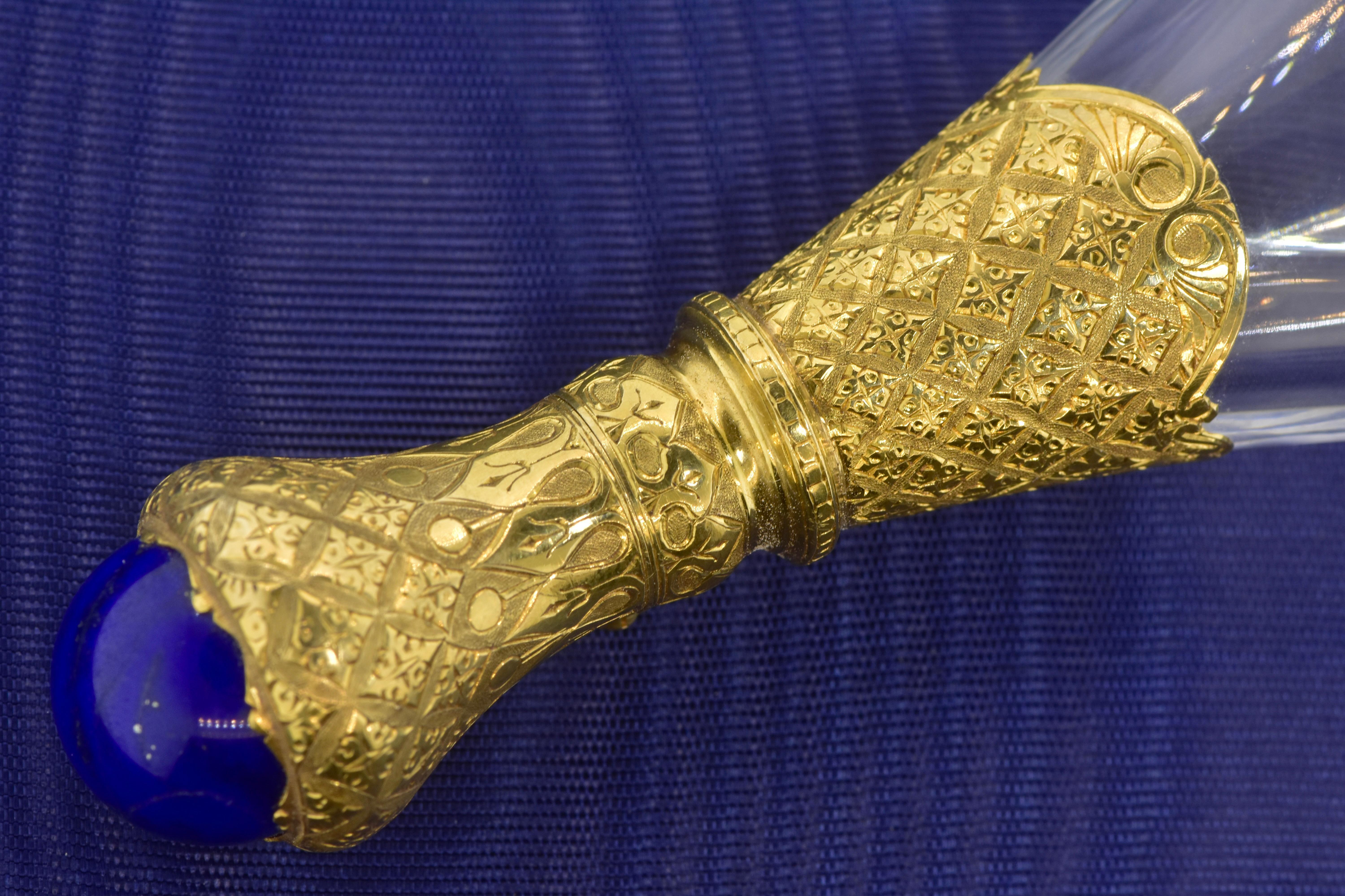 Ancienne bouteille de parfum en cristal de roche, Lapis et 18K, Auguste Fraumont, 1850 en vente 6