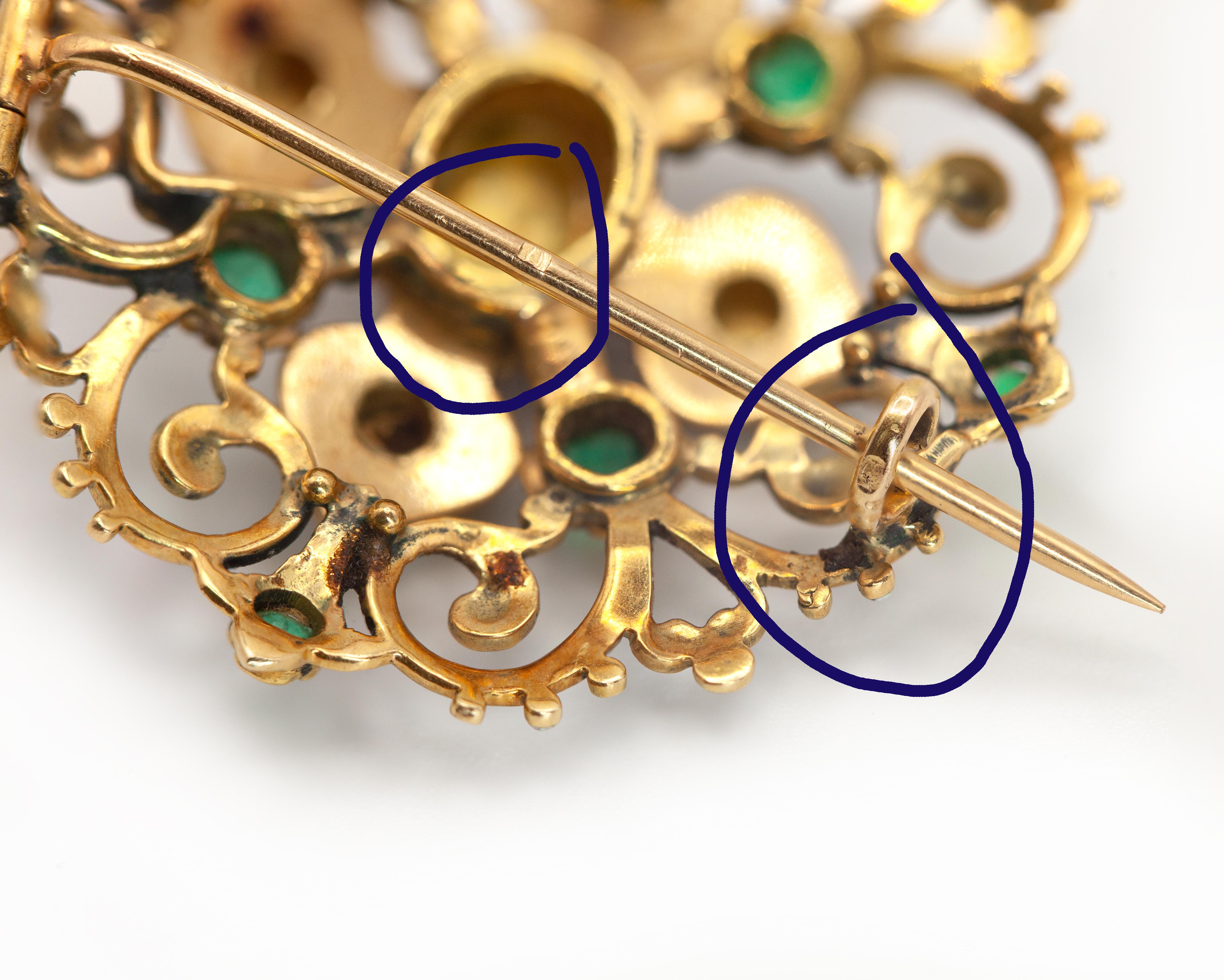 Antique French, oro giallo 18 carati, perla smeraldo smalto spilla in vendita 2