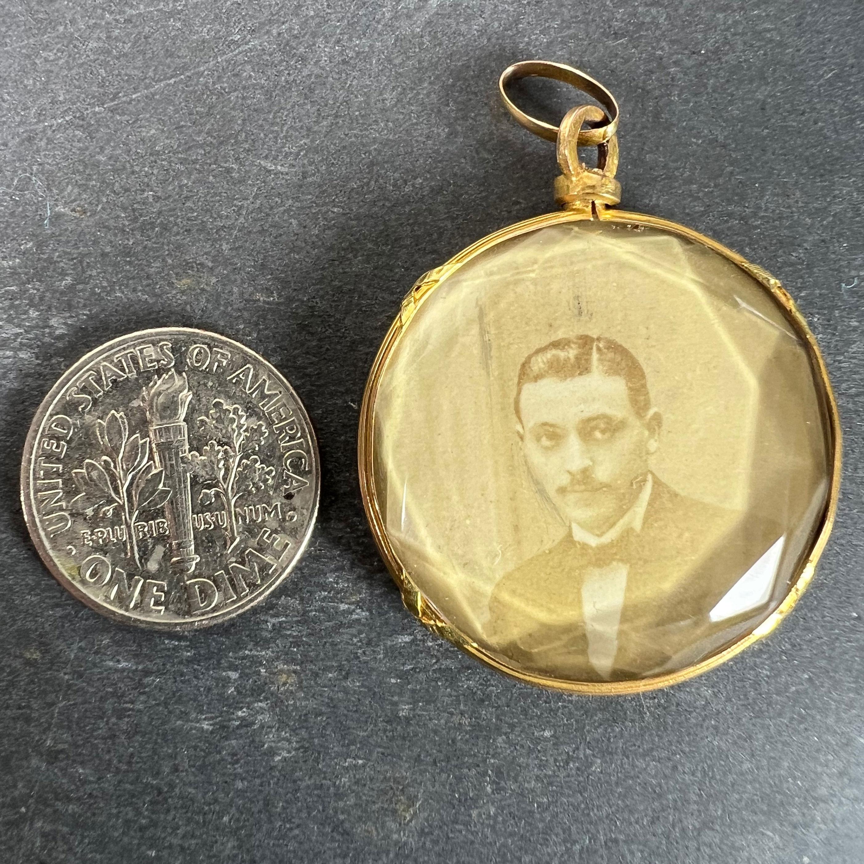Pendentif photo en verre facetté Antique French en or jaune 18K en vente 7