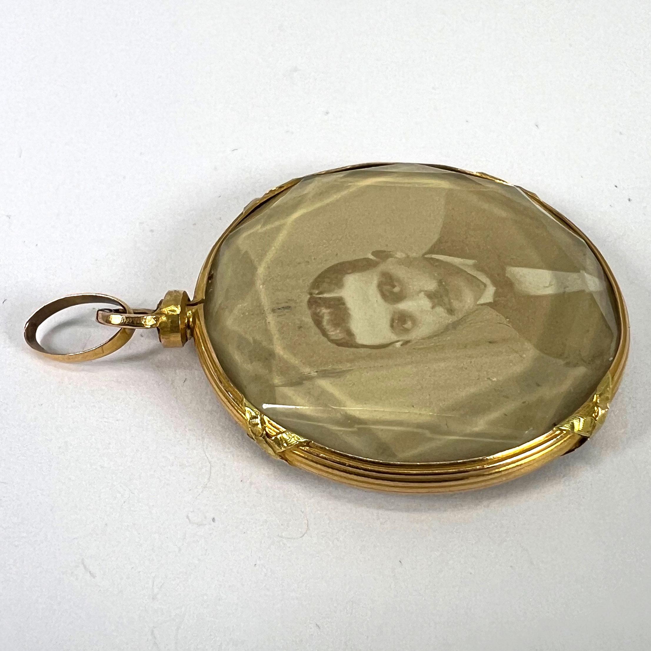 Pendentif photo en verre facetté Antique French en or jaune 18K en vente 11