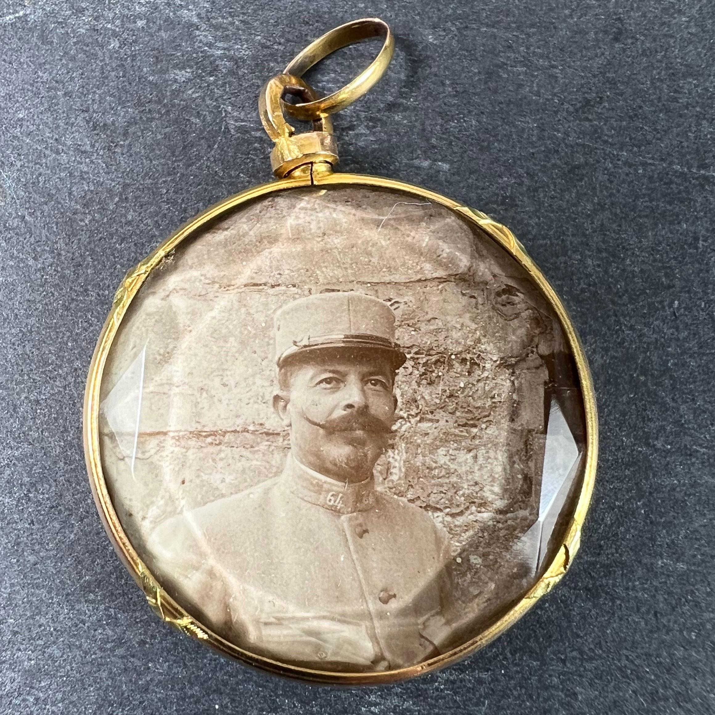 Édouardien Pendentif photo en verre facetté Antique French en or jaune 18K en vente