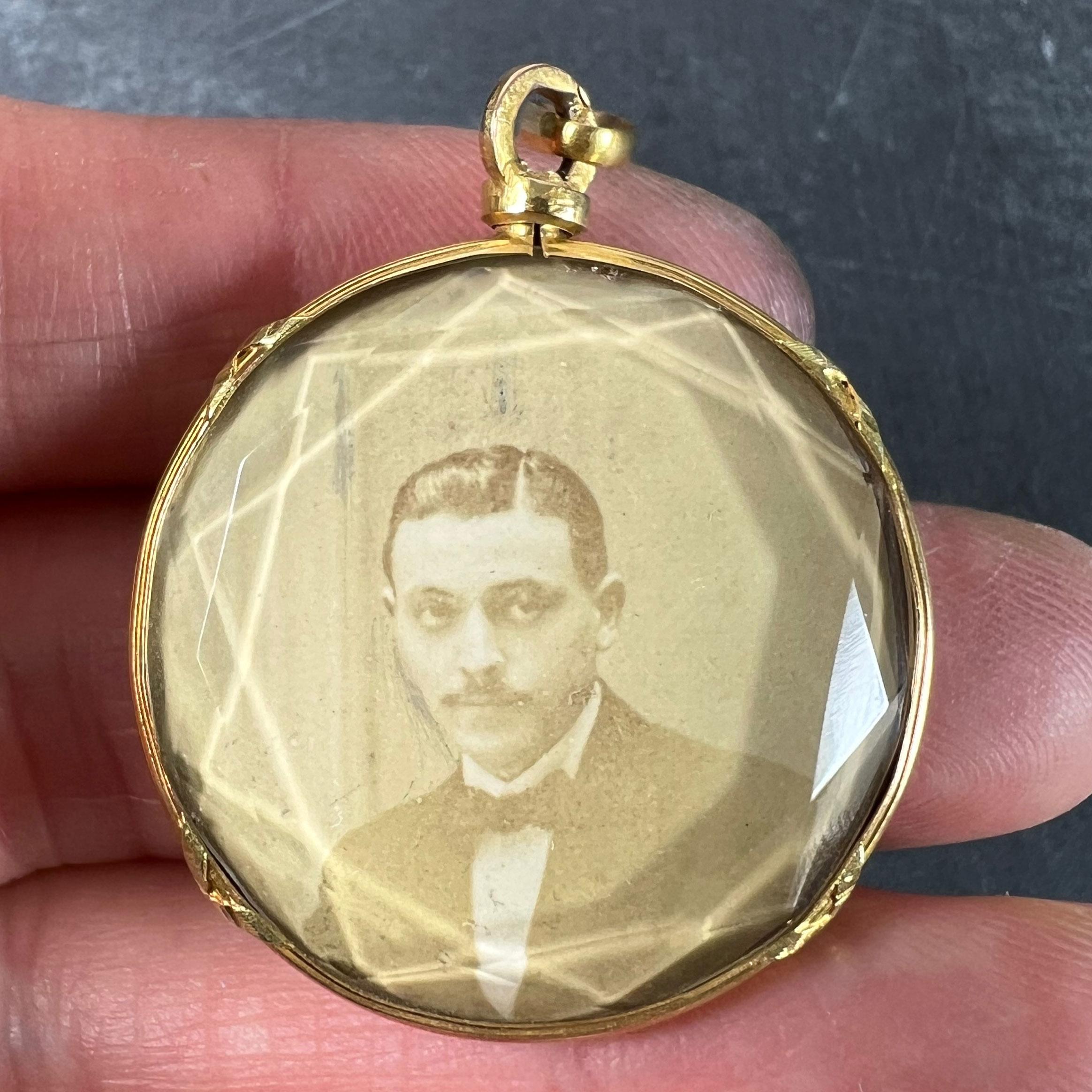 Pendentif photo en verre facetté Antique French en or jaune 18K Unisexe en vente