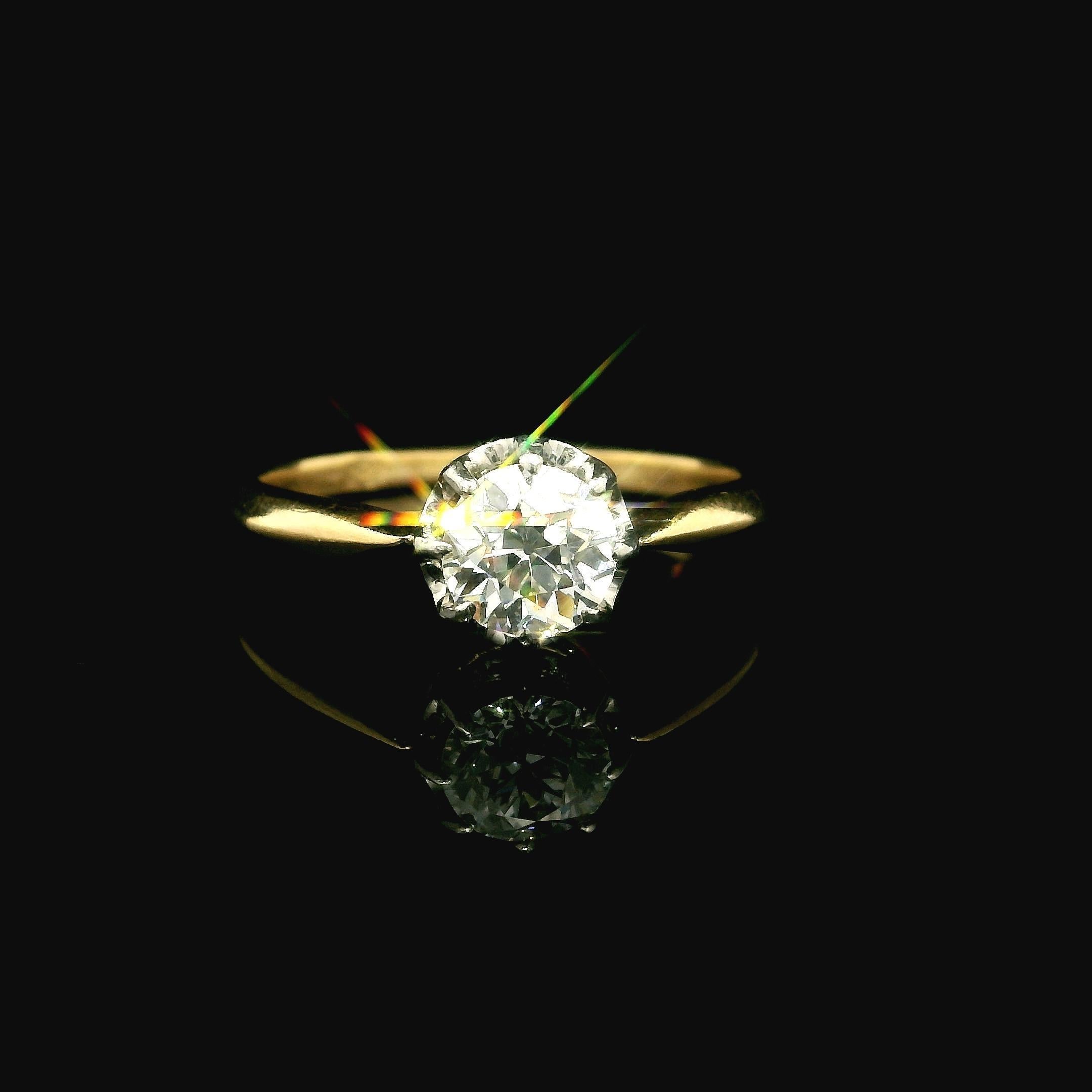 Taille vieille Europe Bague de fiançailles française ancienne solitaire en or jaune 18 carats et platine avec diamants en vente