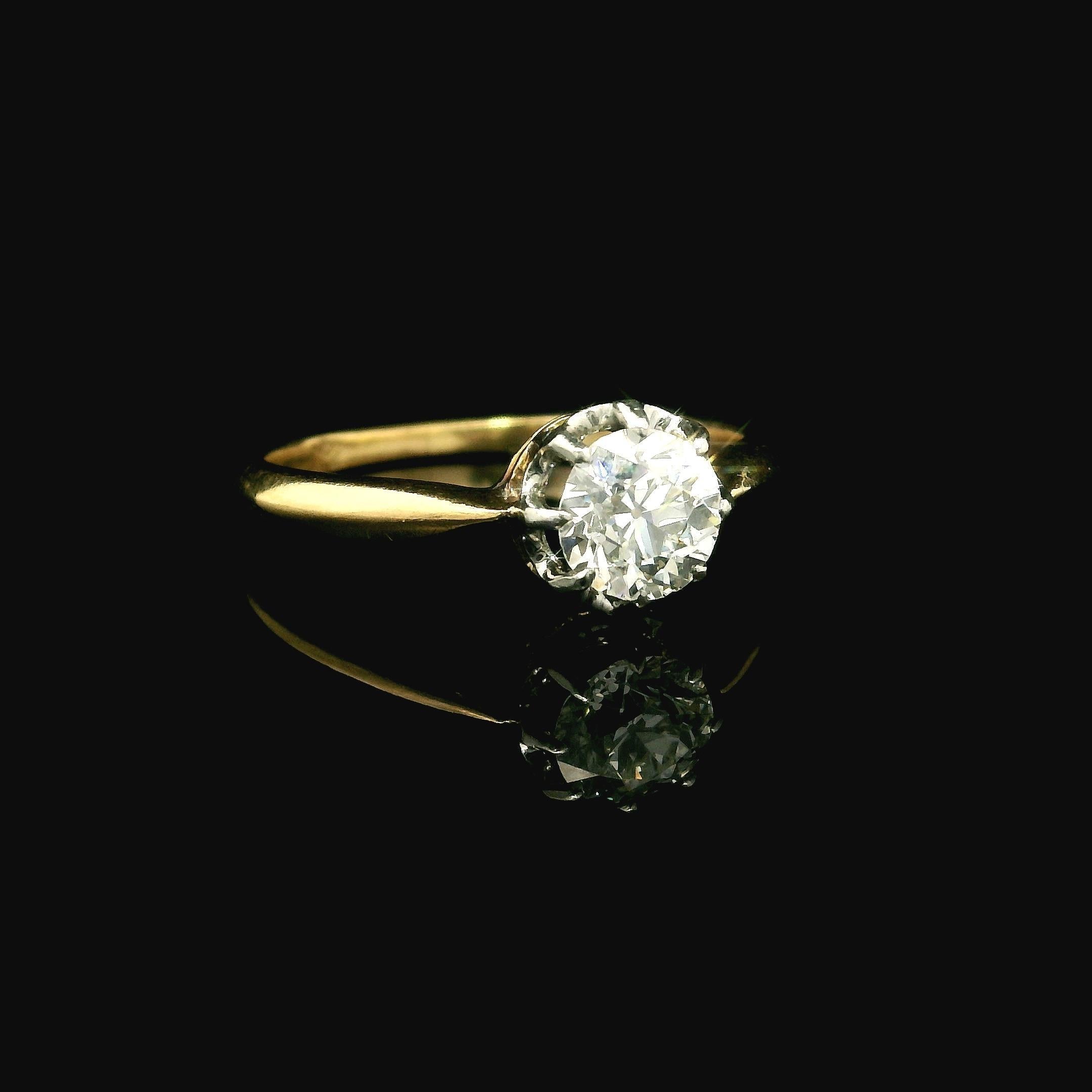 Bague de fiançailles française ancienne solitaire en or jaune 18 carats et platine avec diamants Bon état - En vente à Montclair, NJ