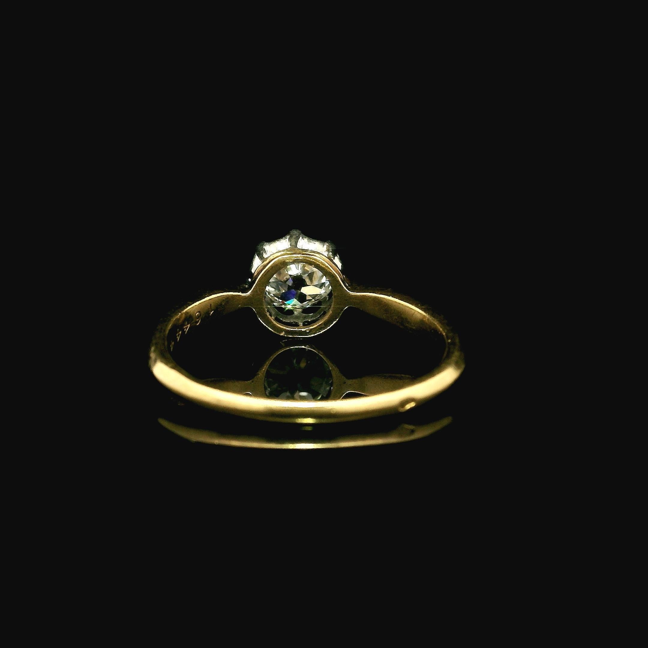 Bague de fiançailles française ancienne solitaire en or jaune 18 carats et platine avec diamants en vente 3