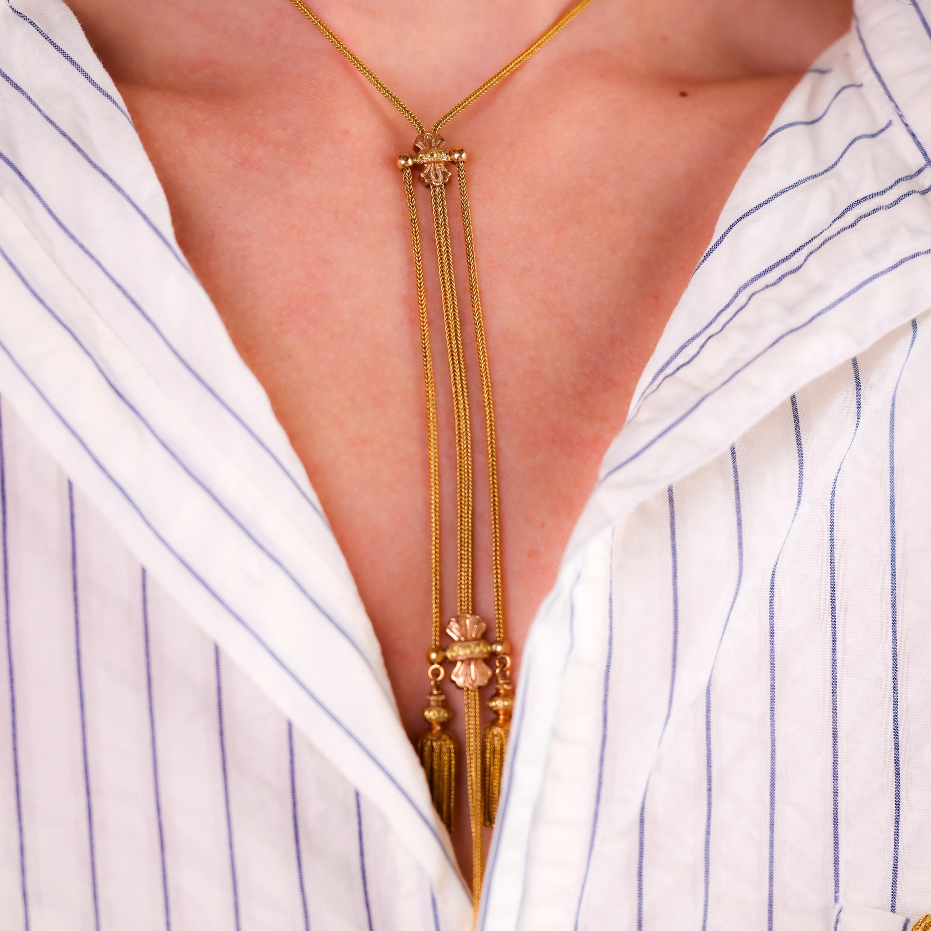 Collar con cadena de borlas de oro amarillo de 18 quilates Antique French en Excelente Estado en Beverly Hills, CA
