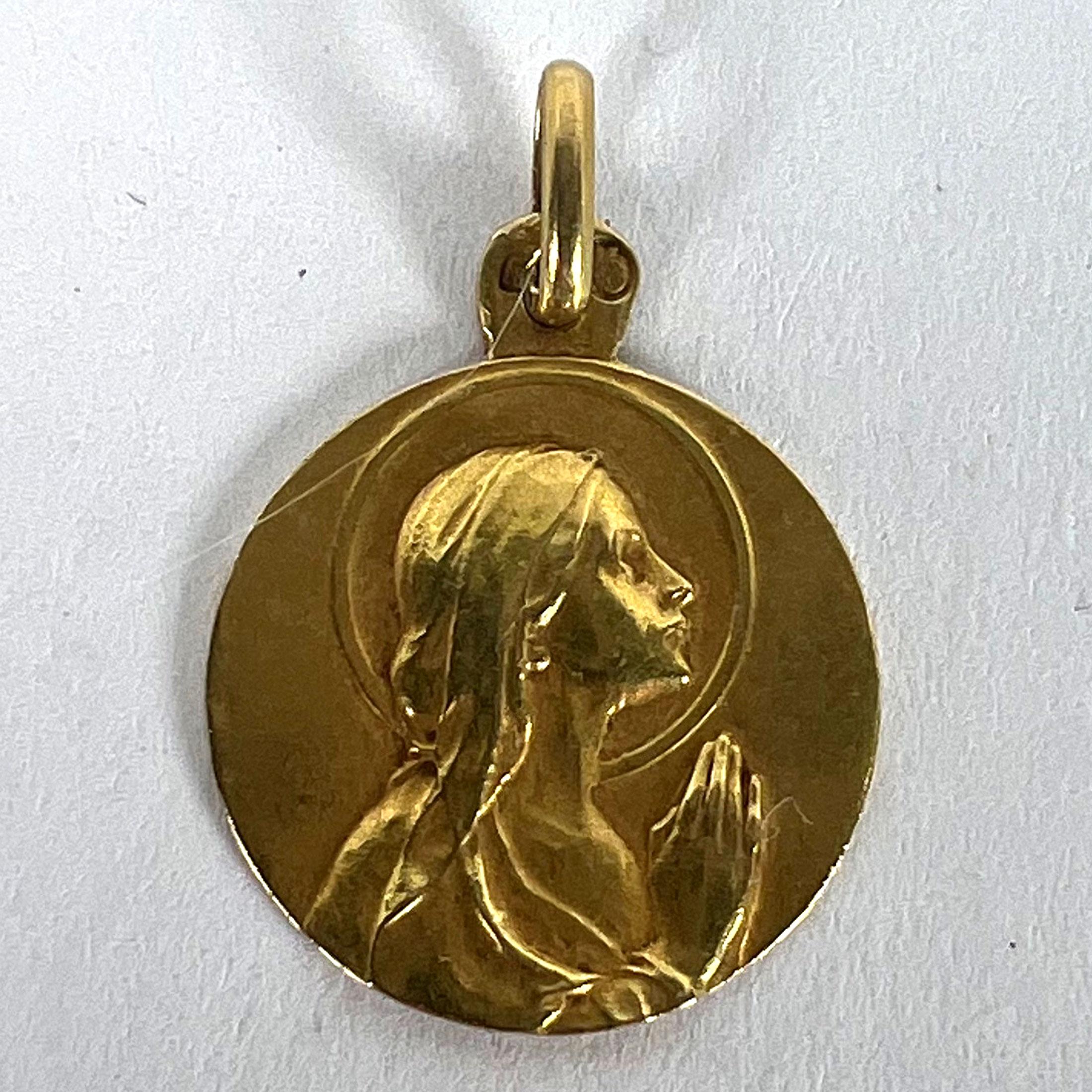 Antique French 18K Yellow Gold Vergine Maria Ciondolo Religioso Medaglia in vendita 7