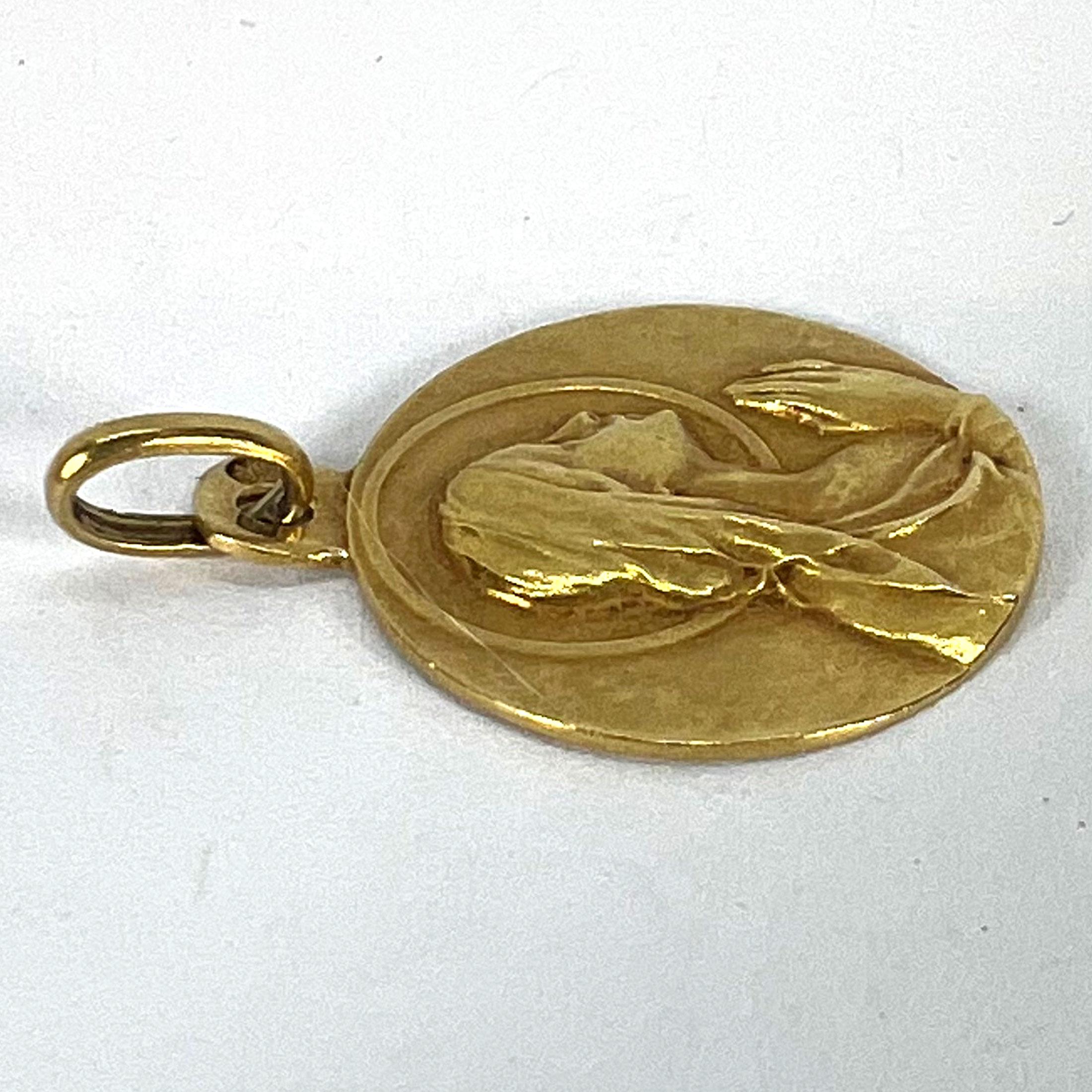 Antique French 18K Yellow Gold Vergine Maria Ciondolo Religioso Medaglia in vendita 11