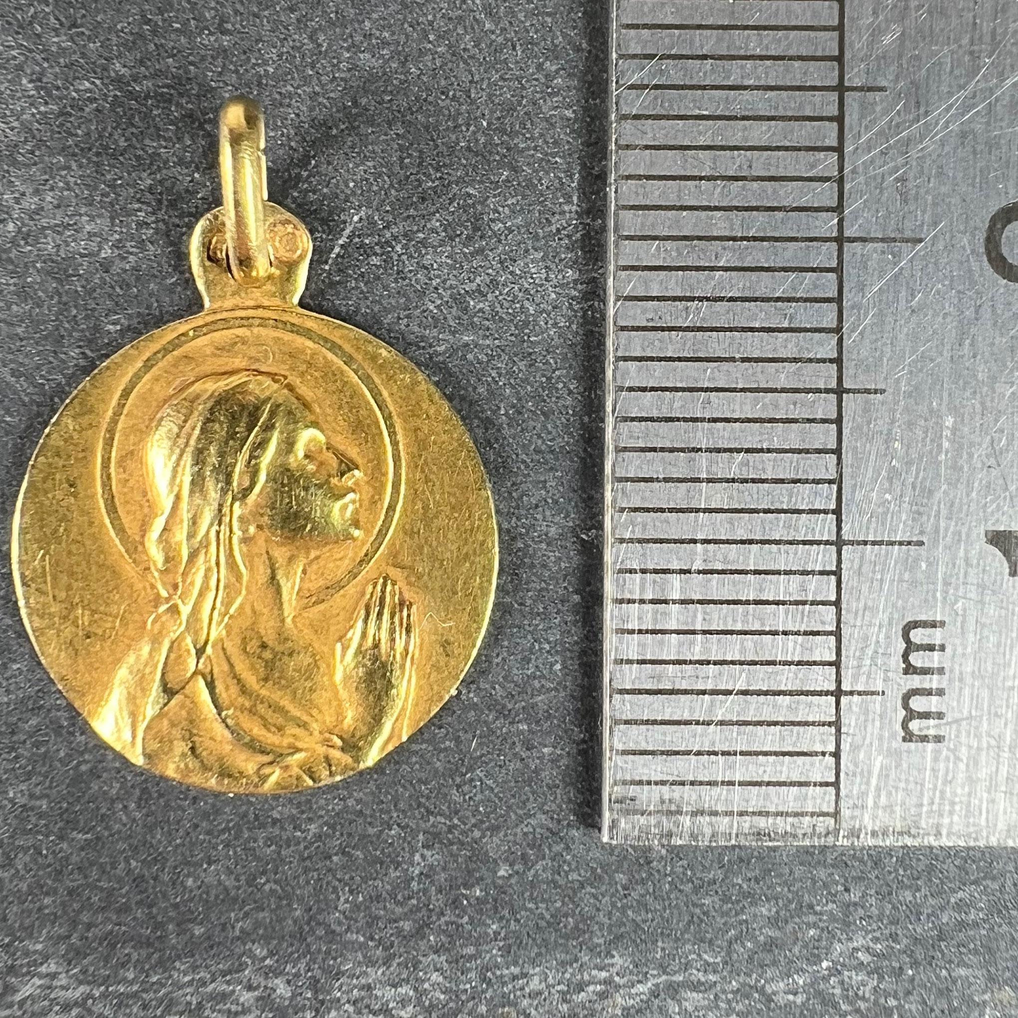 Antique French 18K Yellow Gold Vergine Maria Ciondolo Religioso Medaglia in vendita 5