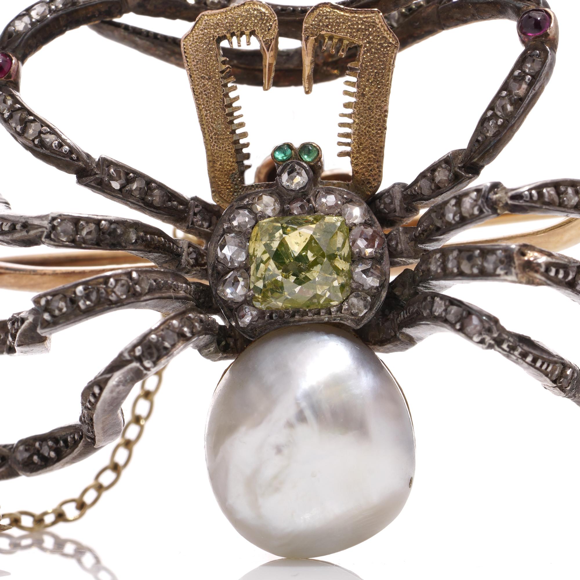 Antike französische Spinnenbrosche aus 18 Karat Gold und Silber mit gelbem Diamant und Perle im Zustand „Gut“ im Angebot in Braintree, GB