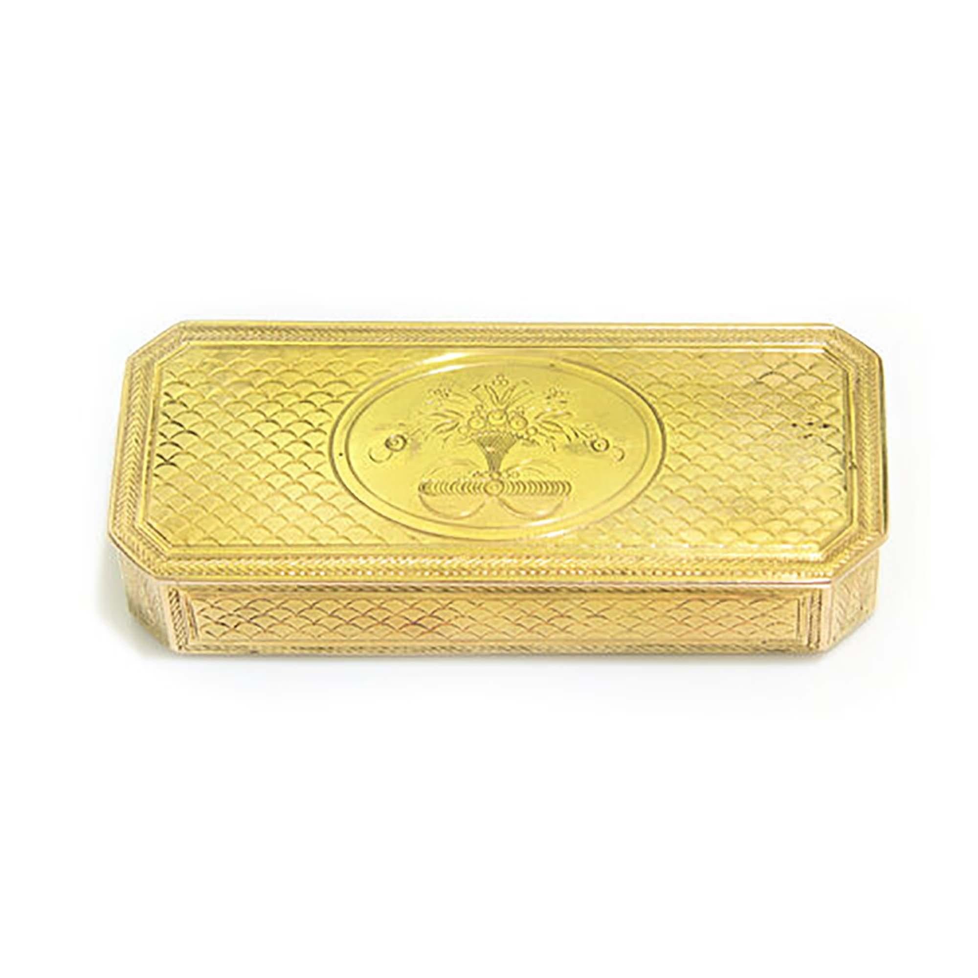 Antique French 18kt yellow gold box.

Hallmarked with owl, French hallmark for imported 18kt gold.
Made in France late 19th century.

Makers Mark: PSC, Unidentified.

Dimensions:
Size: 8 x 3.5 x 1.5 cm
Weight: 43 grams

Condition: Box has