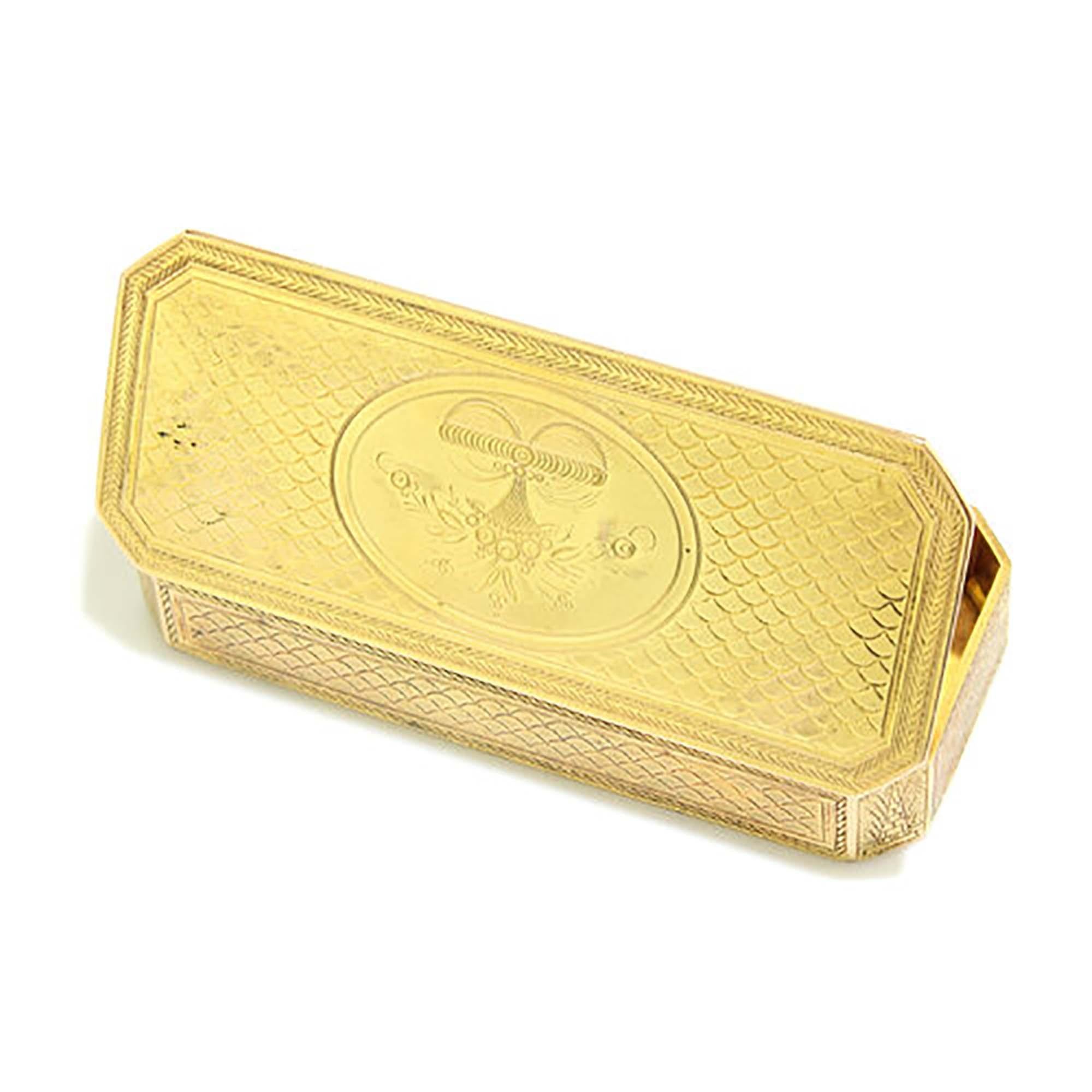Français Boîte française d'antiquités en or jaune 18 carats en vente