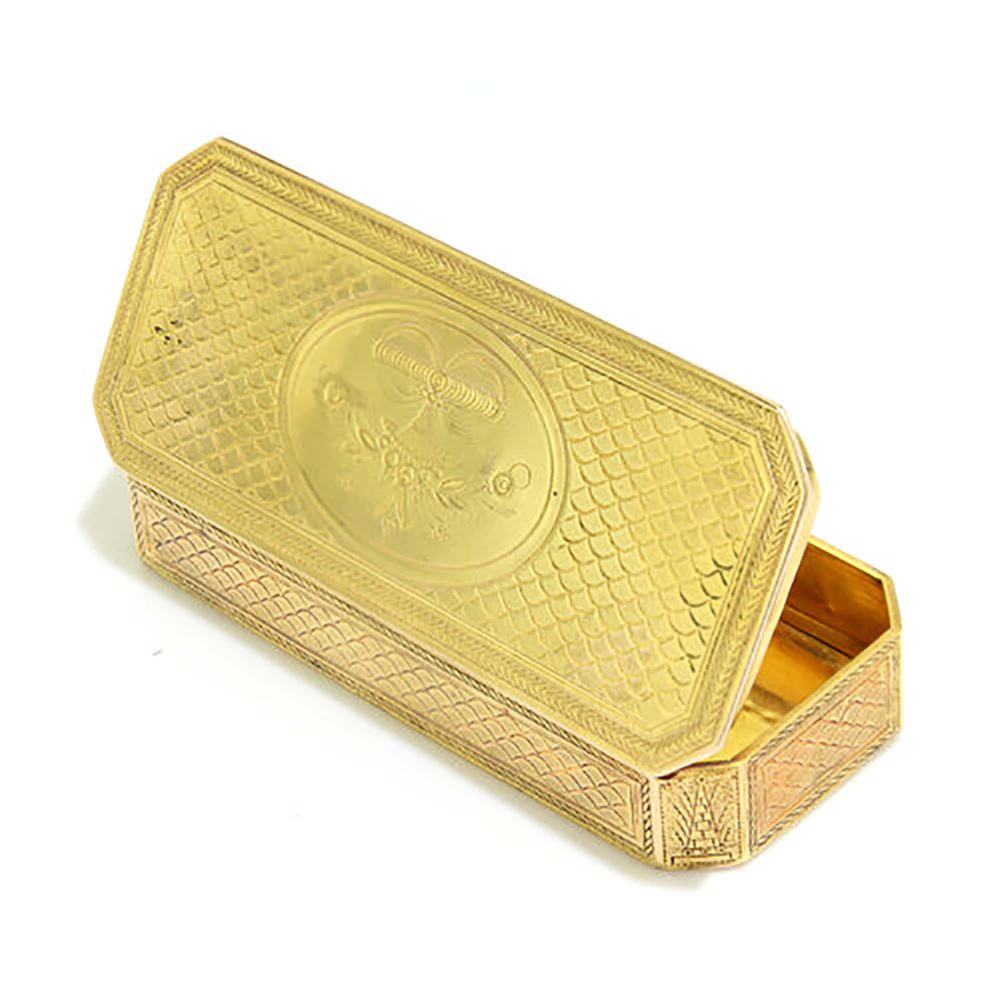 Antike französische Schachtel aus 18 Karat Gelbgold (Gold) im Angebot