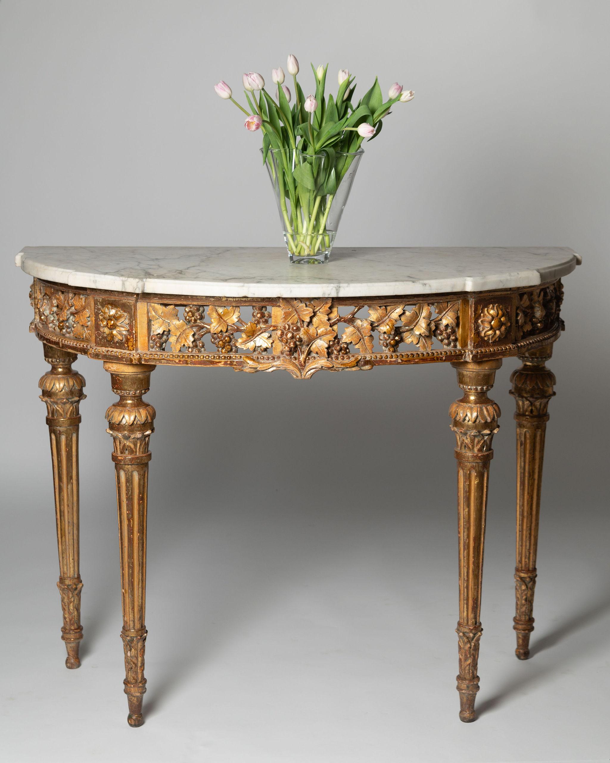 Antique French 18th Century console table For Sale 1
