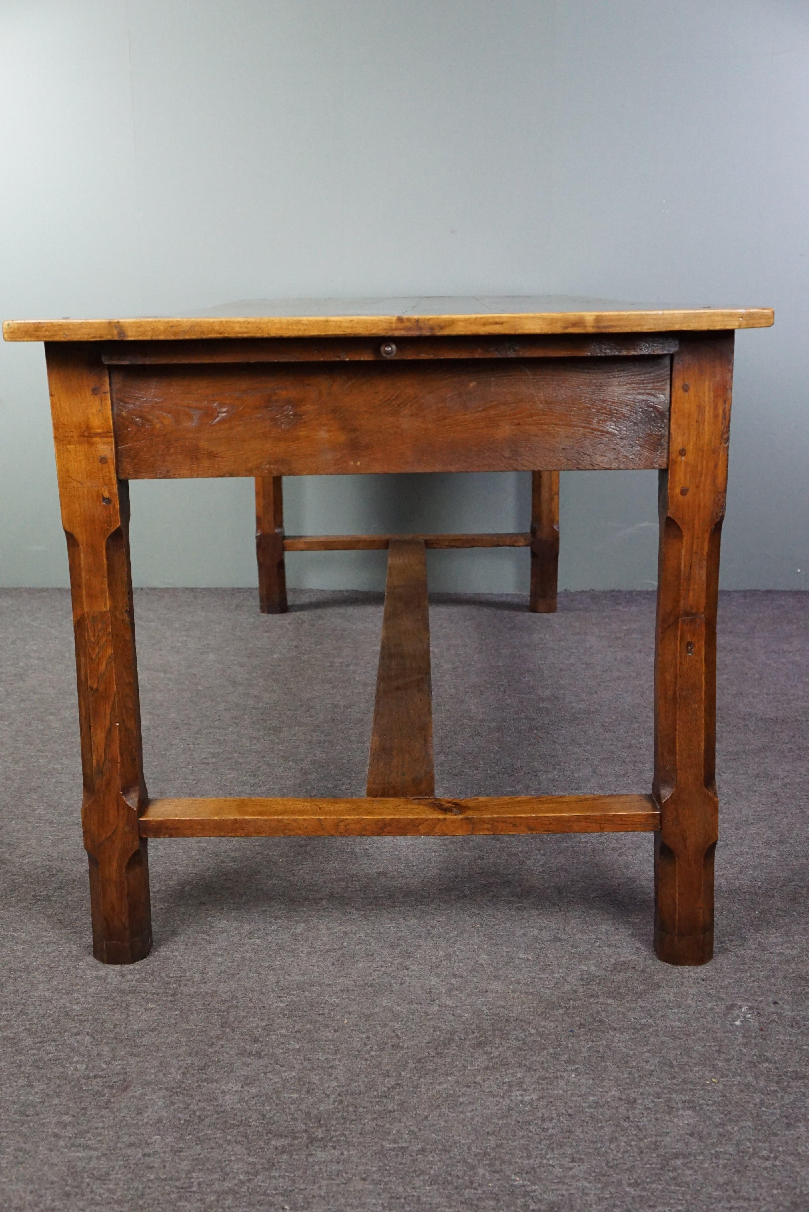 Antique French 18th-century dining table with drawer and cutting board In Good Condition For Sale In Harderwijk, NL