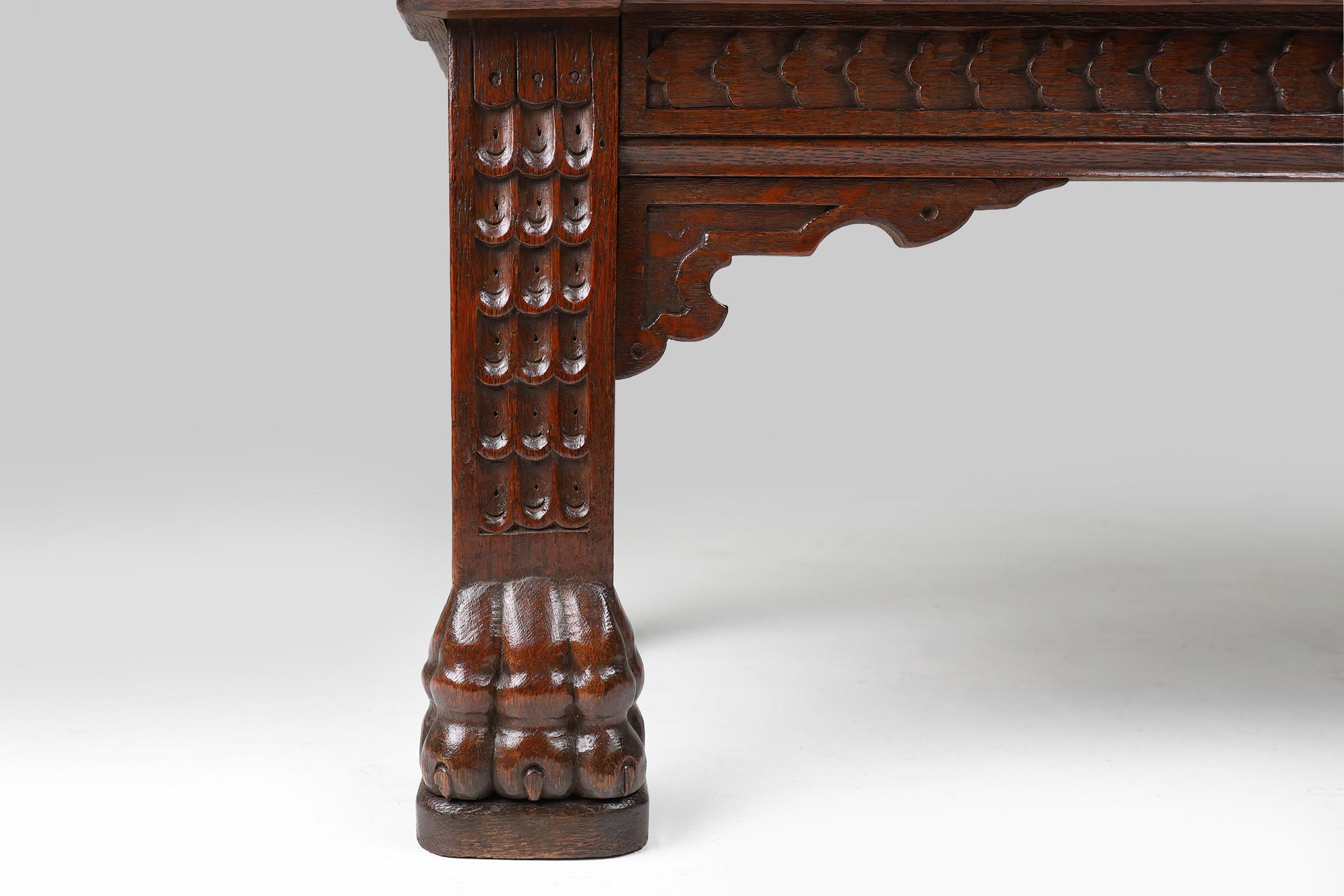 Ancienne banquette française de style gothique du 18ème siècle en chêne sculpté à haut dossier en vente 1
