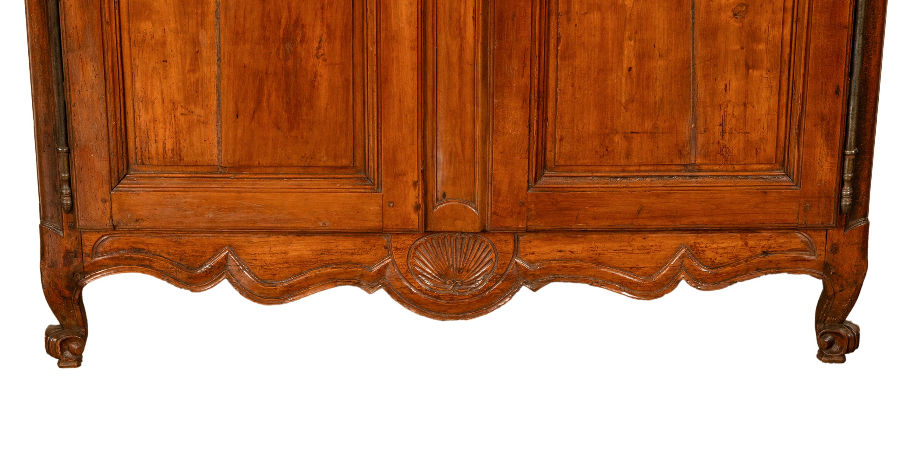 Antique French 18th Century Provincial Carved Cherry Wood Armoire Wardrobe 1780 in vendita 2