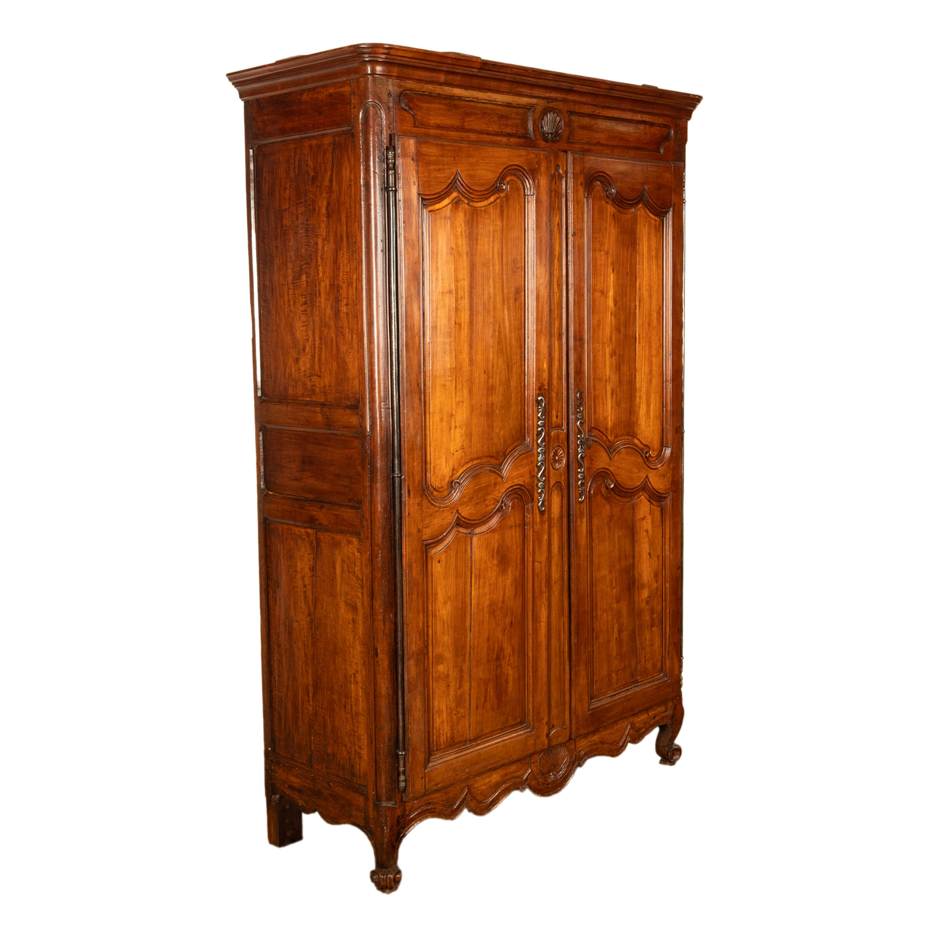 Stile provenzale Antique French 18th Century Provincial Carved Cherry Wood Armoire Wardrobe 1780 in vendita