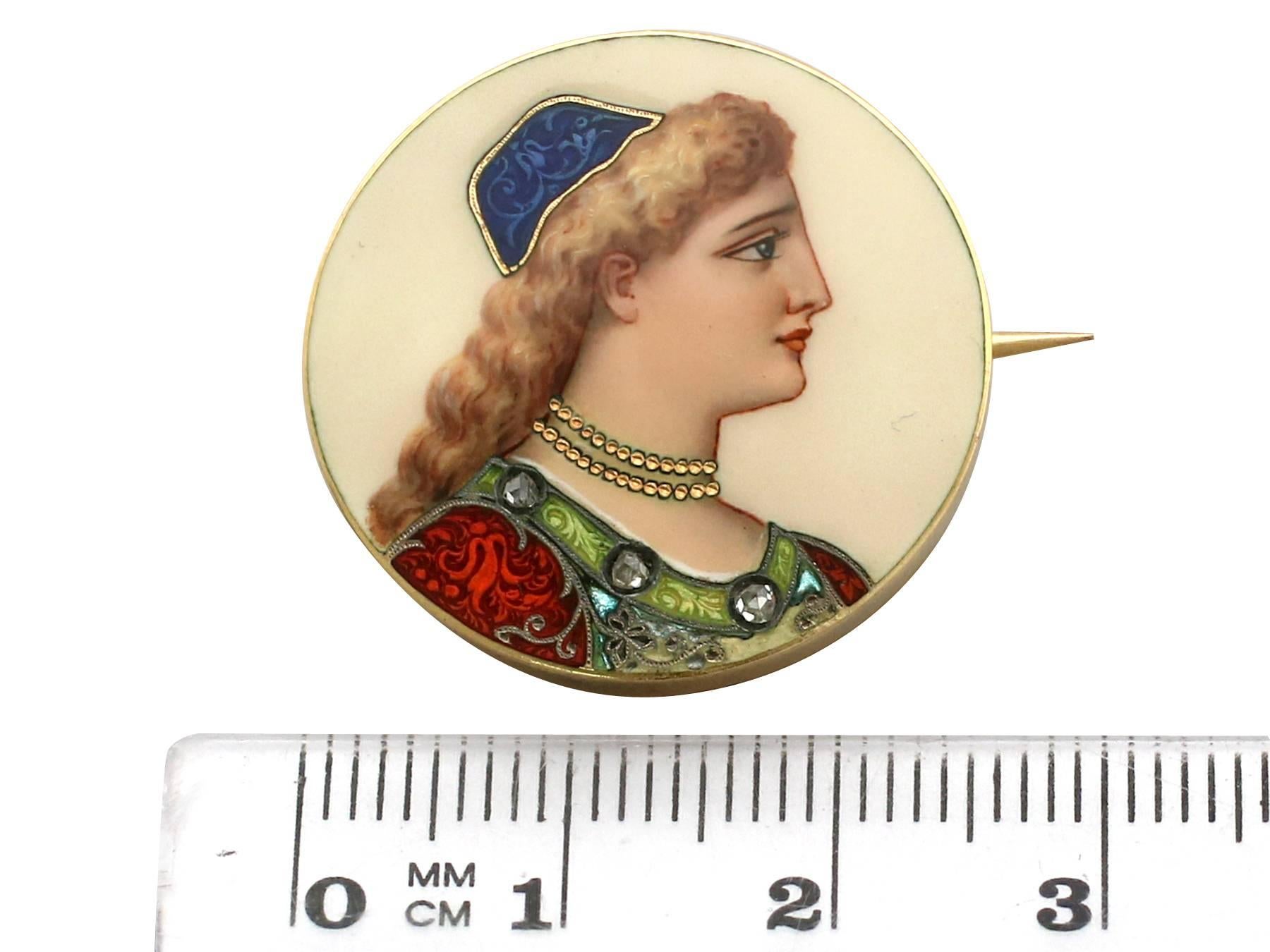Antique French 1900s Enamel and Yellow Gold Brooch For Sale at 1stDibs