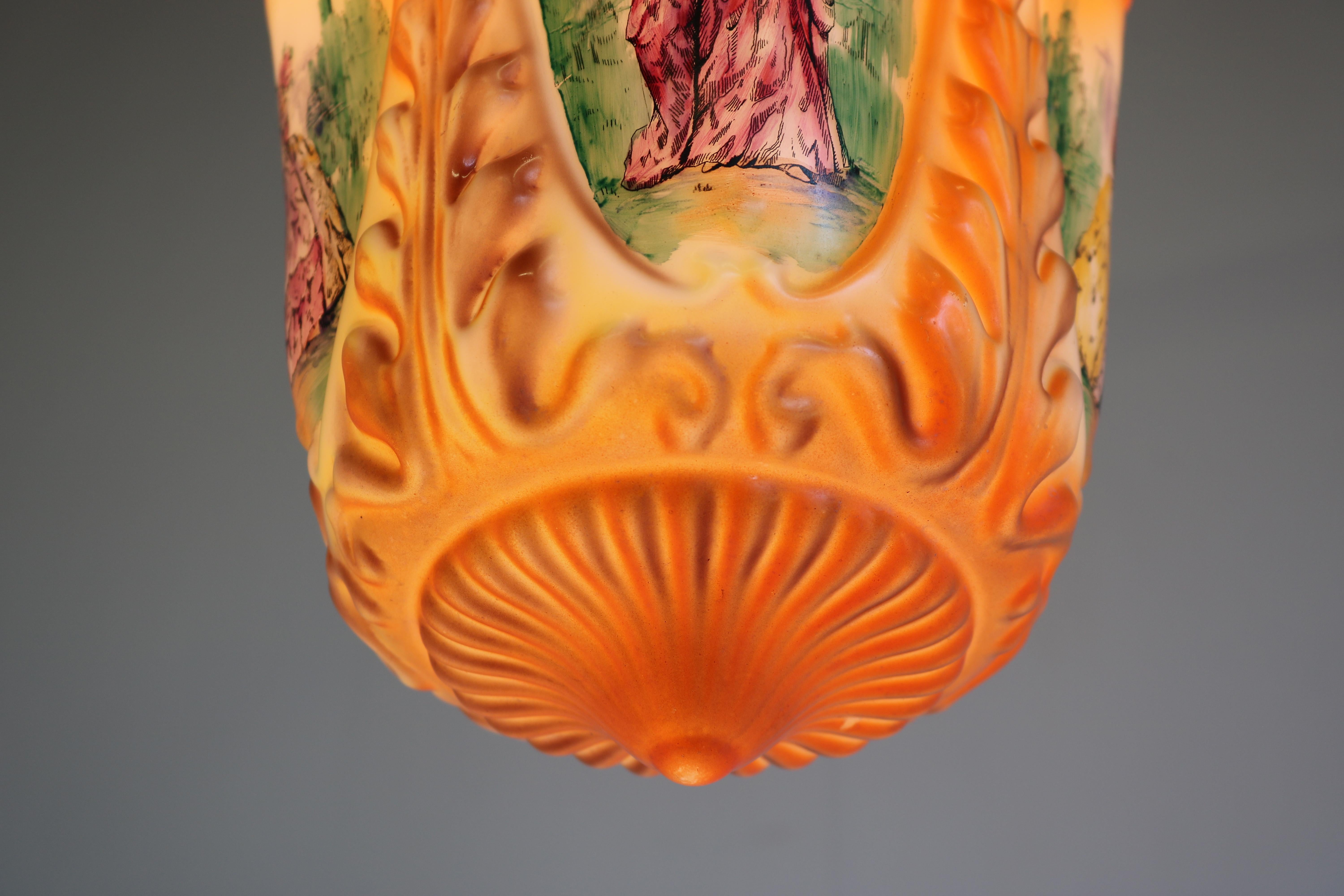 Peint à la main Lampe à suspension victorienne française ancienne de 1910 en opaline peinte à la main, style Renaissance en vente