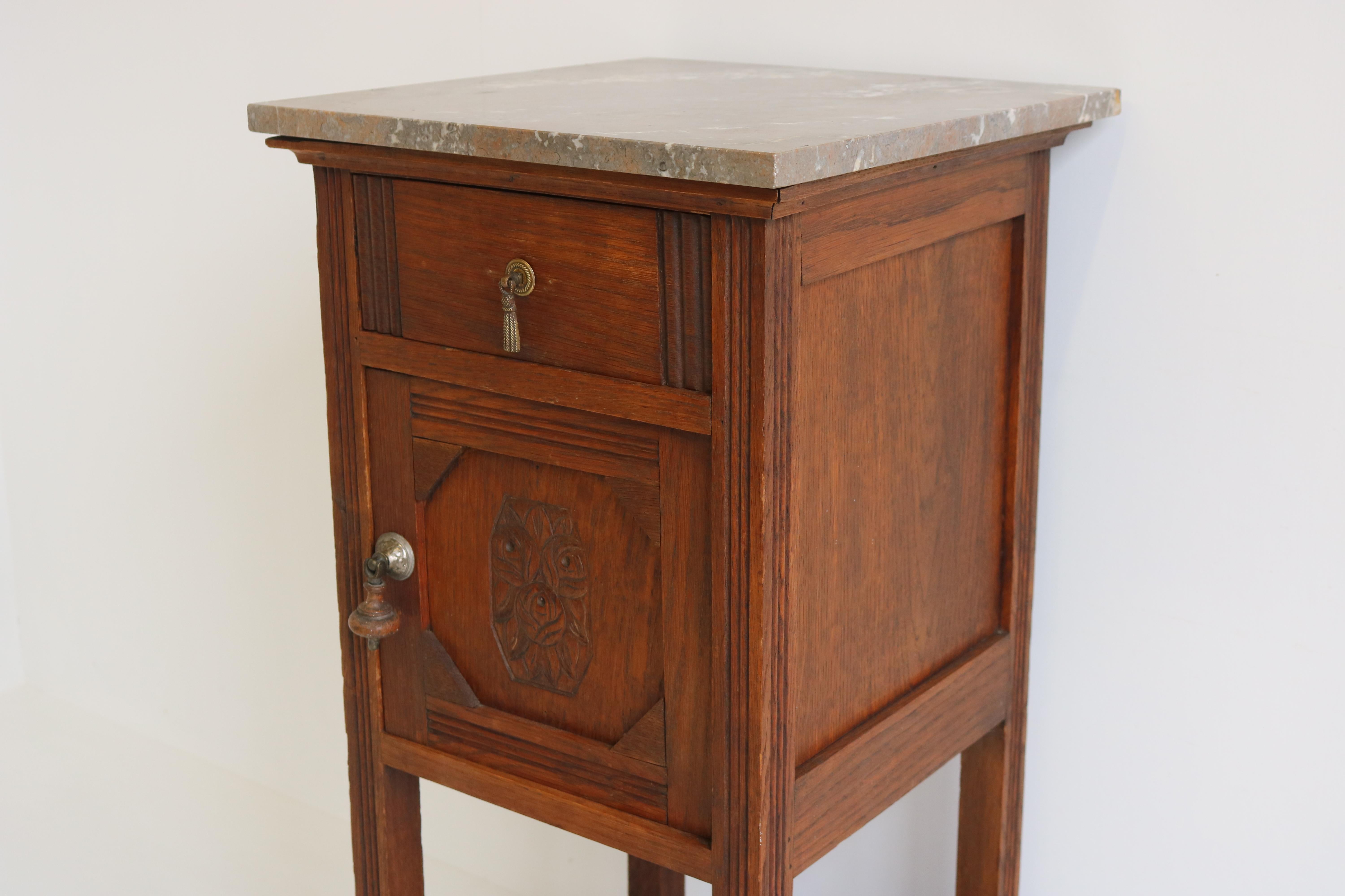 Français Antiquité française 1920 Art Deco Night Stand / Bedside Table Oak Carved Marble Top en vente