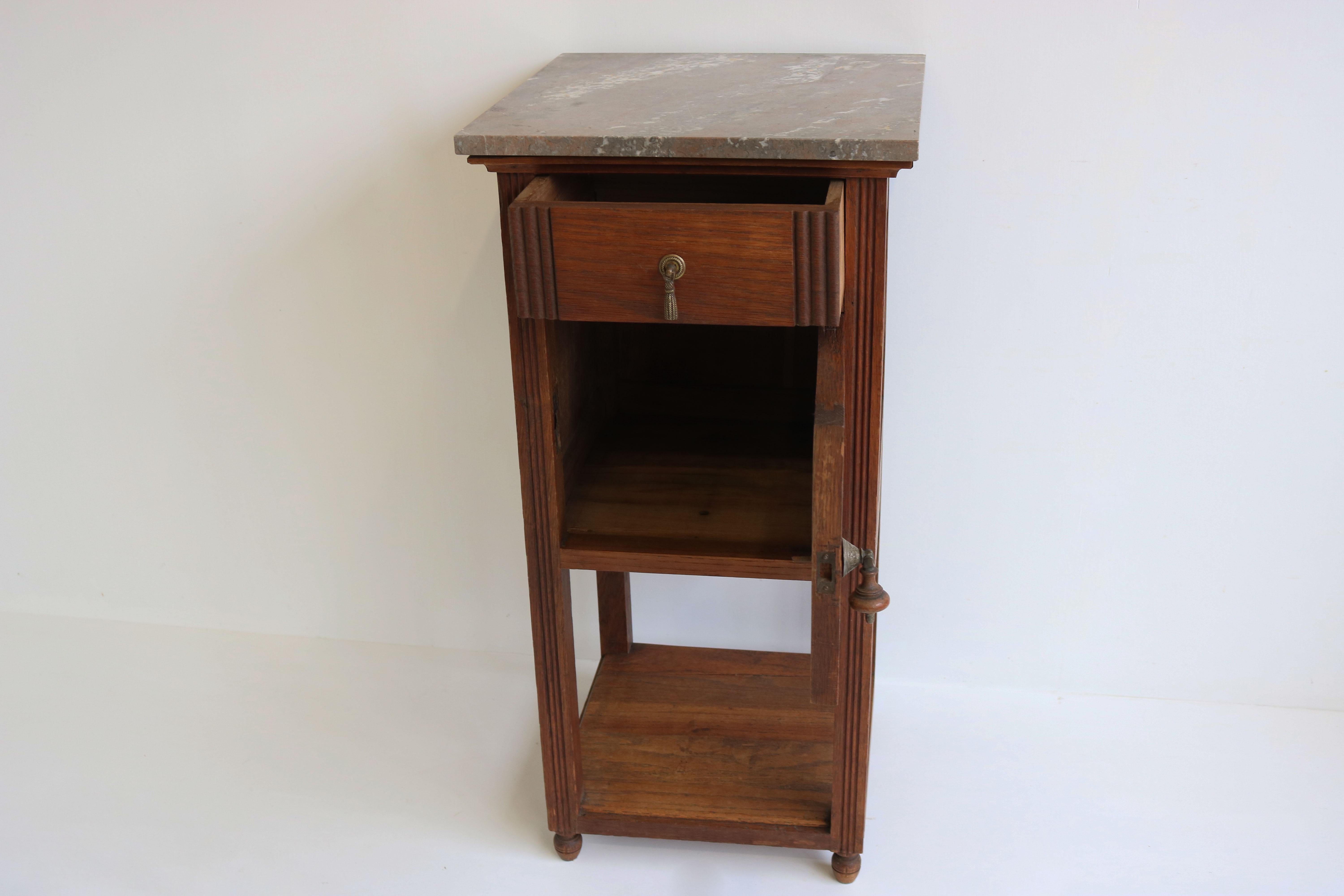 Antique French 1920 Art Deco Night Stand / Bedside Table Carved Oak Marble Top In Good Condition For Sale In Ijzendijke, NL