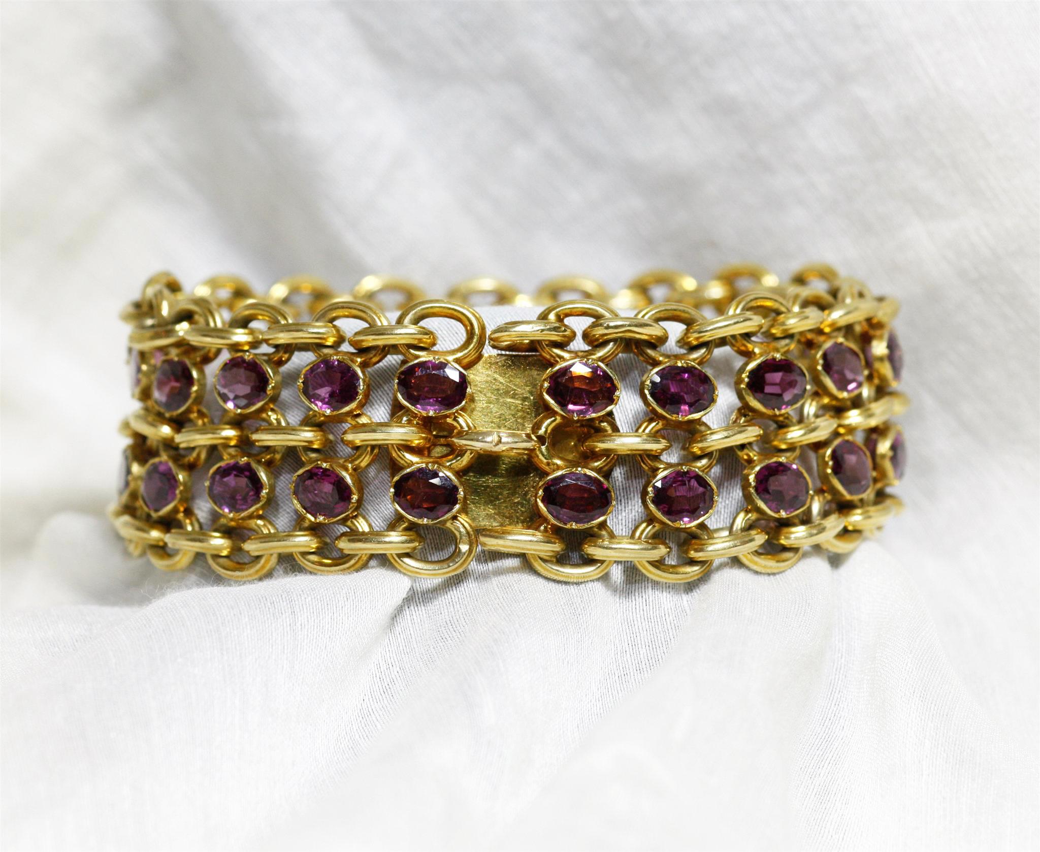 Magnificent 18K gold articulated bracelet set with two lines of almandine garnets. 
Excellent condition.
French work, circa 1860
