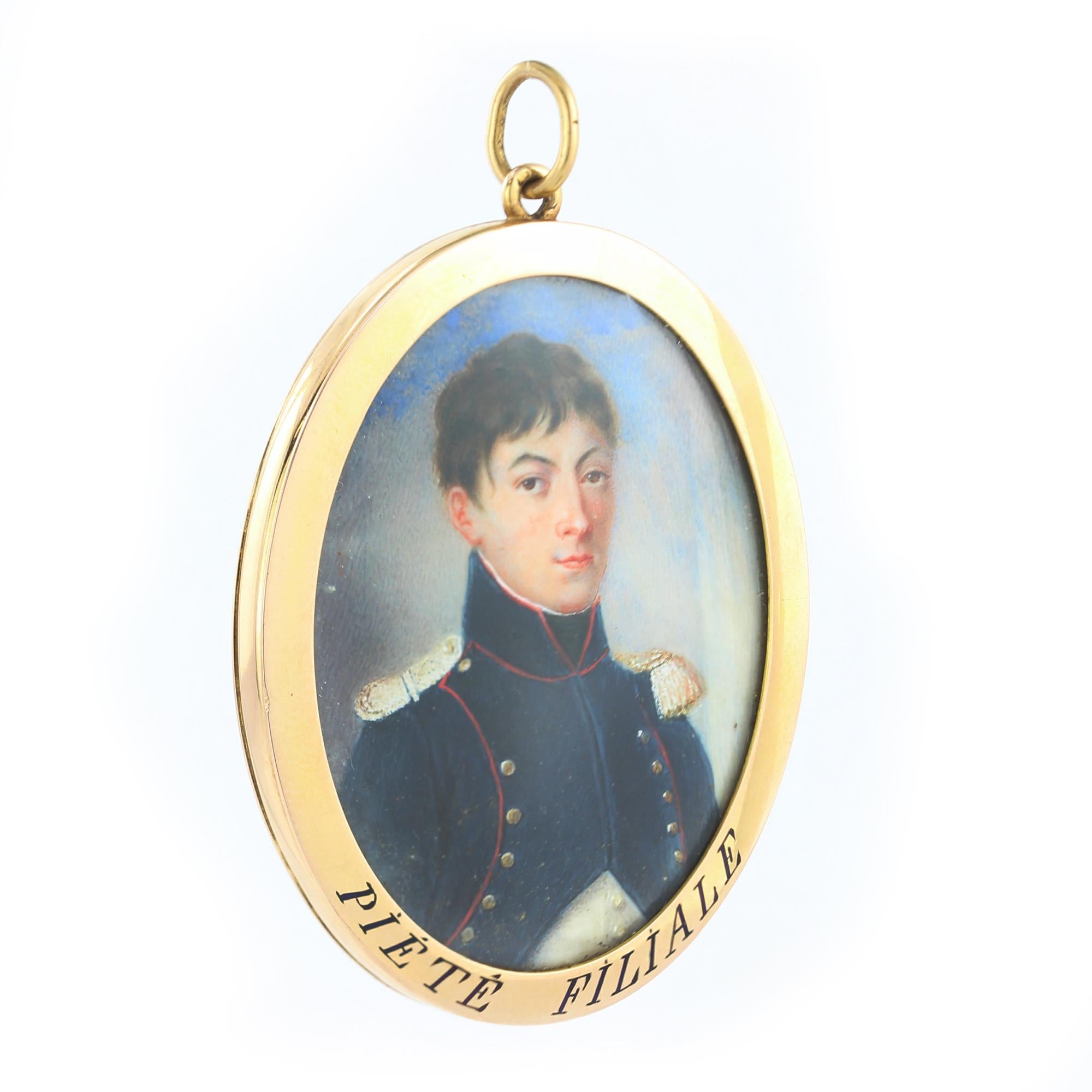 Antique French 19th Century 18kt Gold Pendant Miniature with Painting In Good Condition For Sale In Braintree, GB