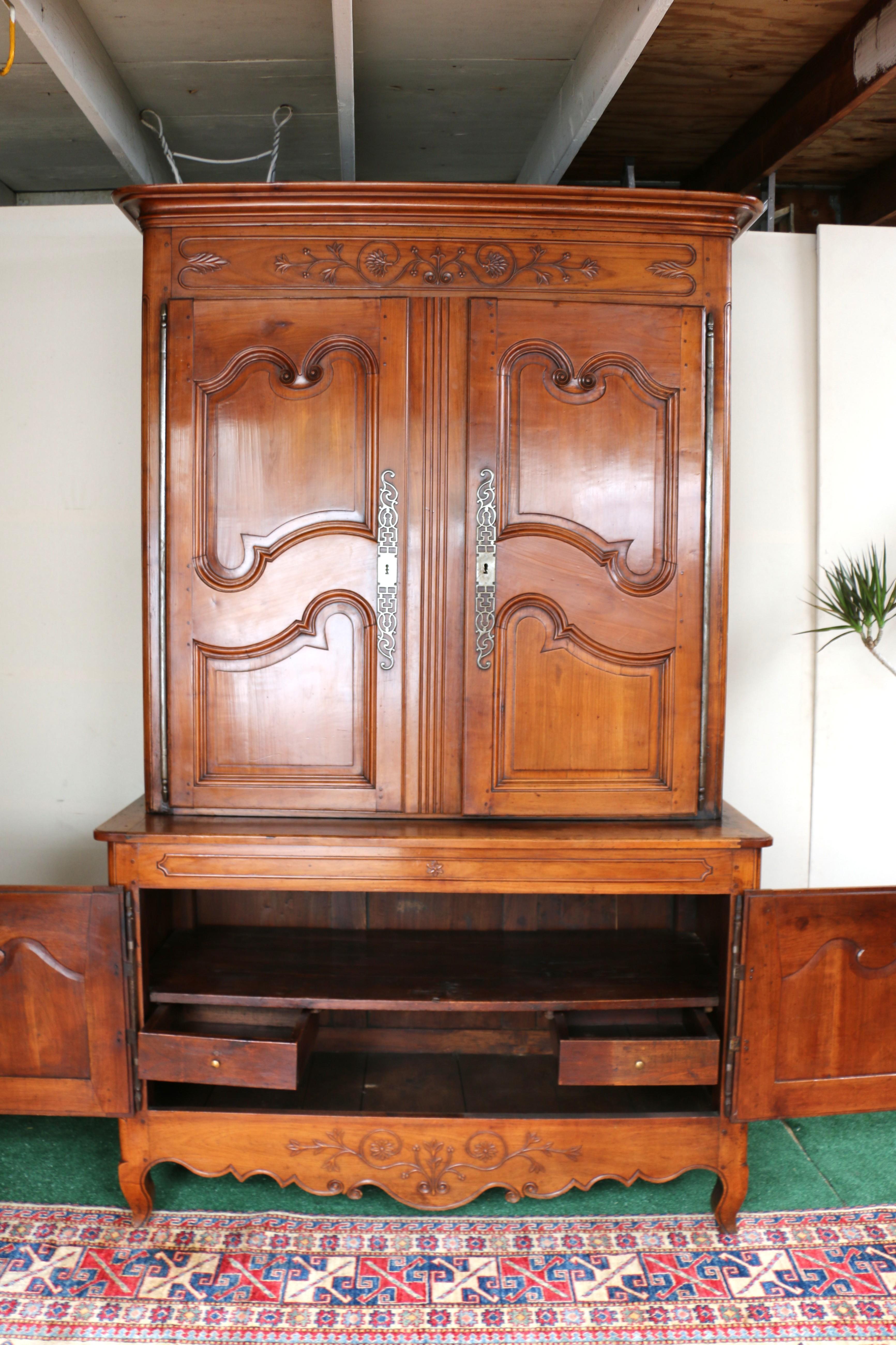 Antique French del XIX secolo, buffet in legno di ciliegio in vendita 4