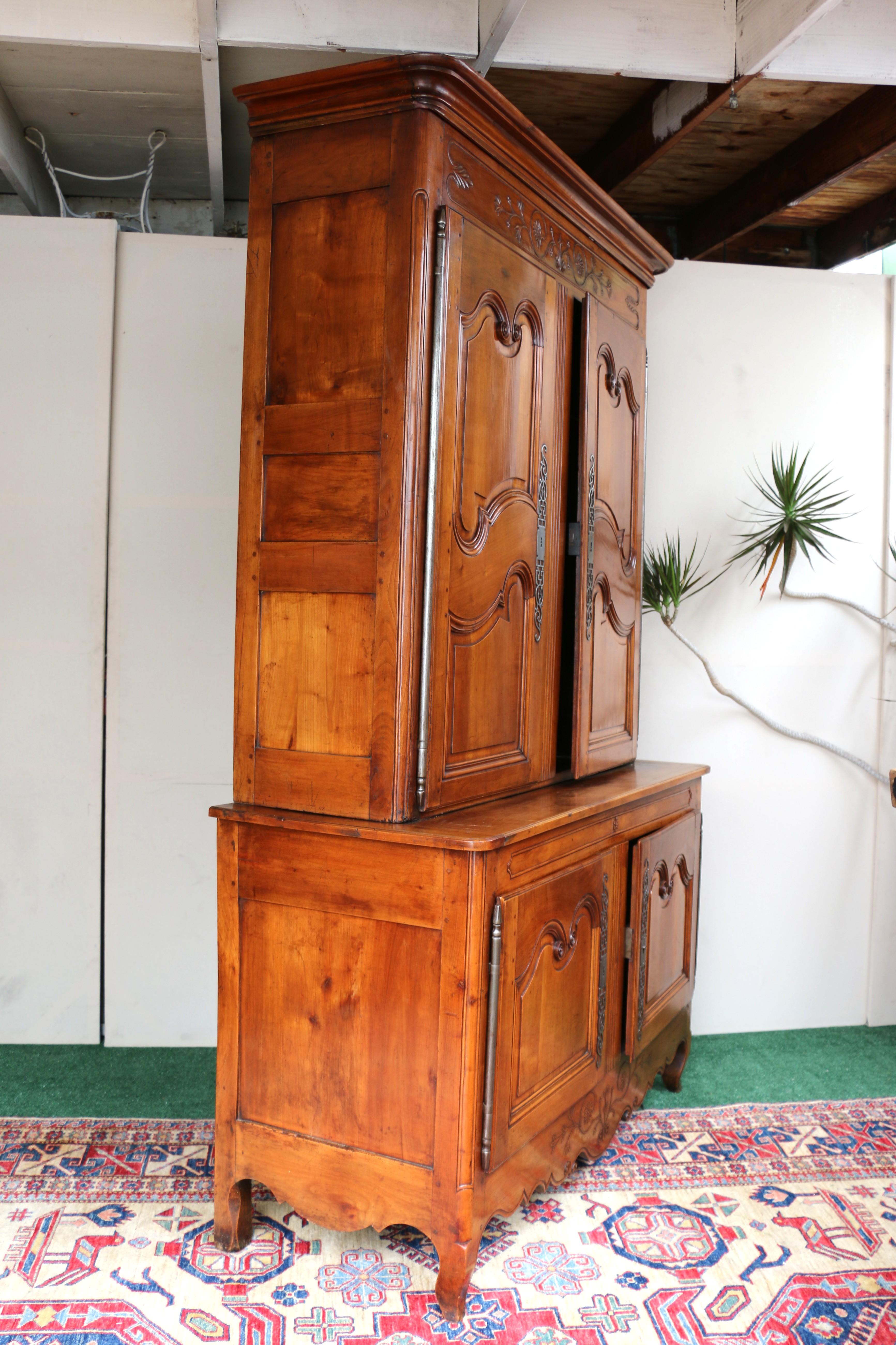 Antique French del XIX secolo, buffet in legno di ciliegio in vendita 10