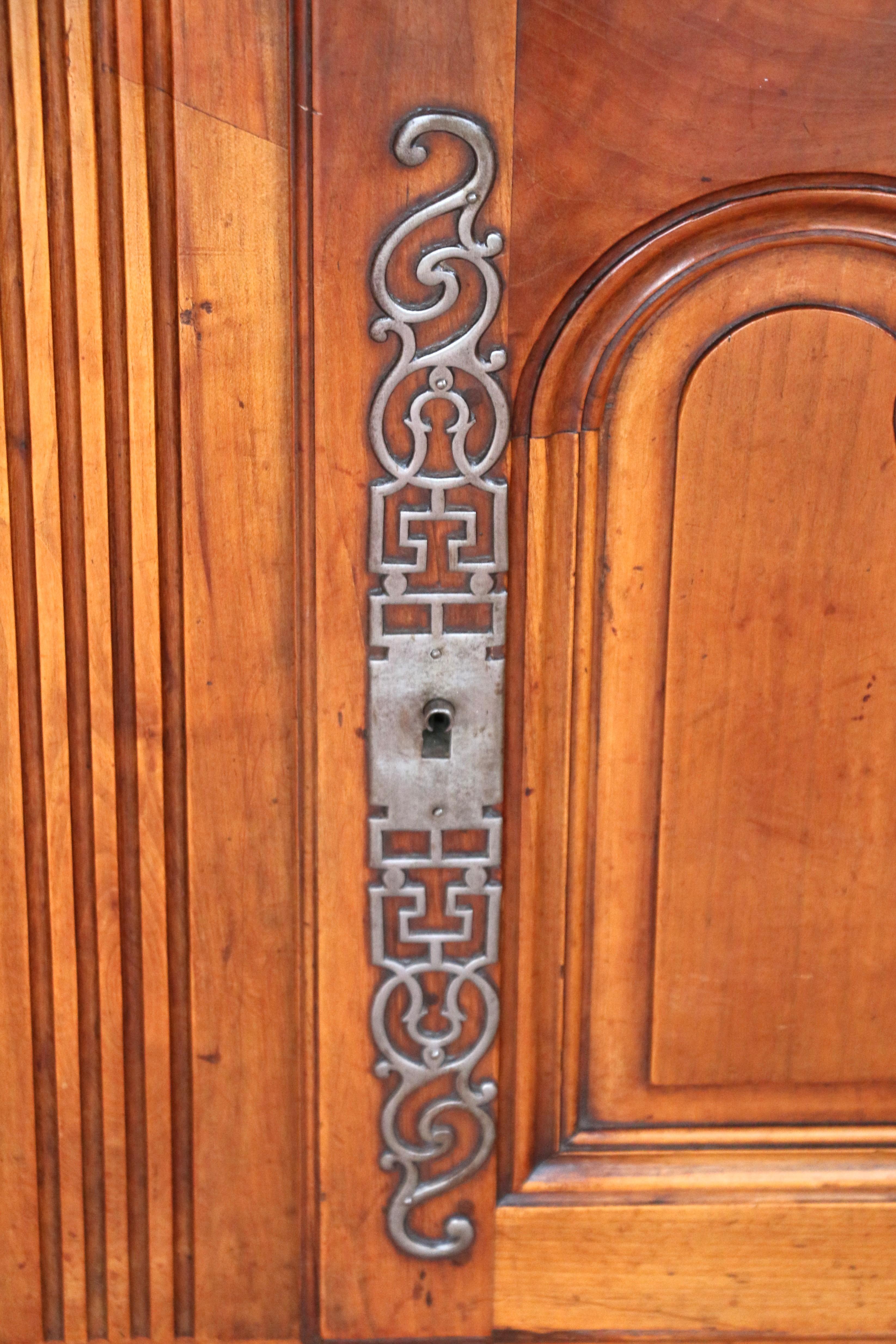 Antique French del XIX secolo, buffet in legno di ciliegio In condizioni buone in vendita a North Hollywood, CA