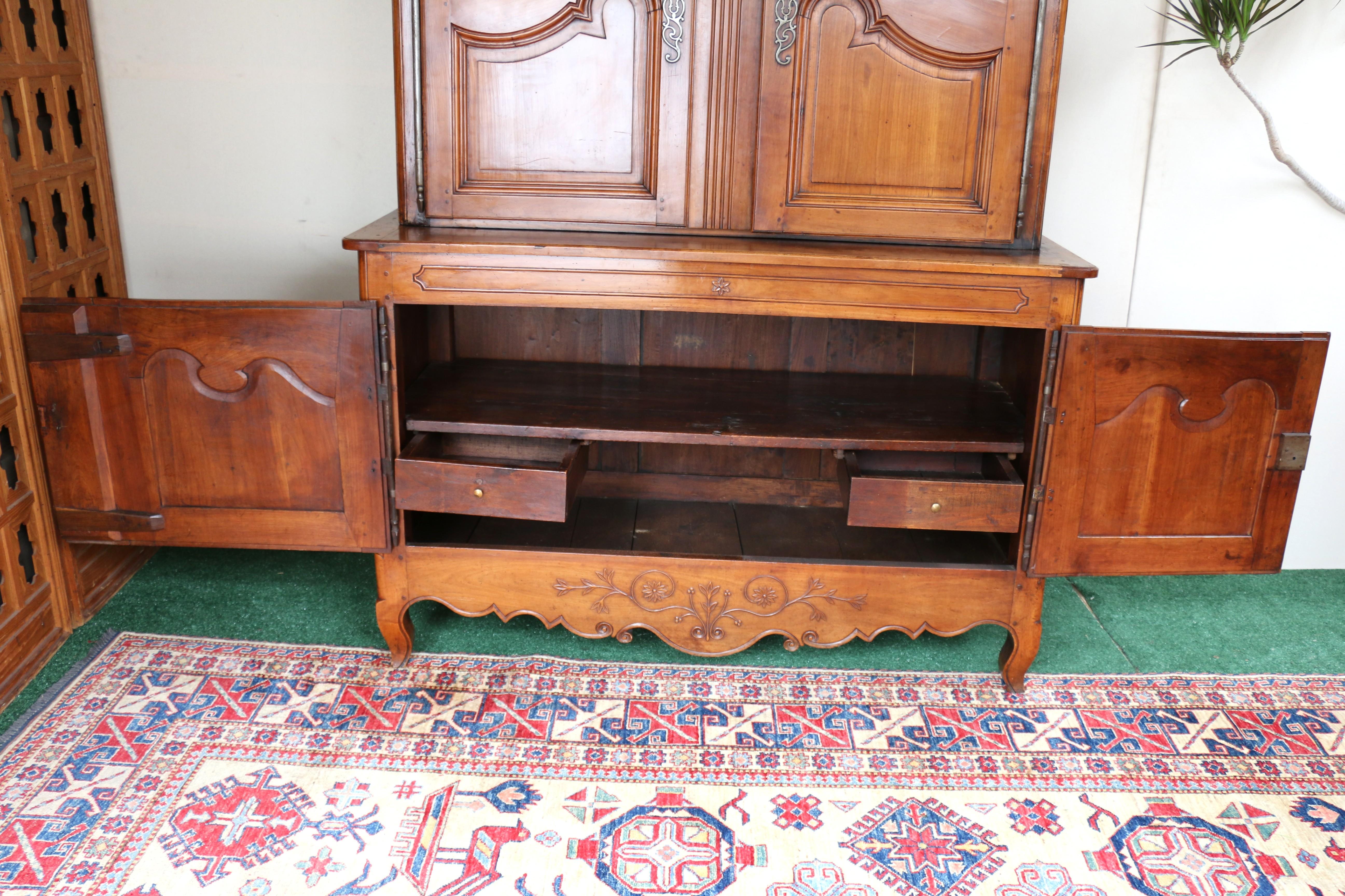 Antique French del XIX secolo, buffet in legno di ciliegio in vendita 3