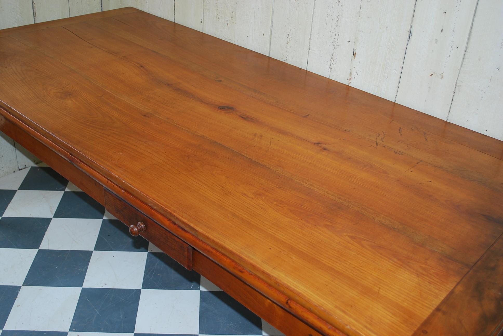 Antique French 19th Century Cherrywood Extending Farmhouse Kitchen Dining Table In Good Condition For Sale In Winchcombe, Gloucesteshire