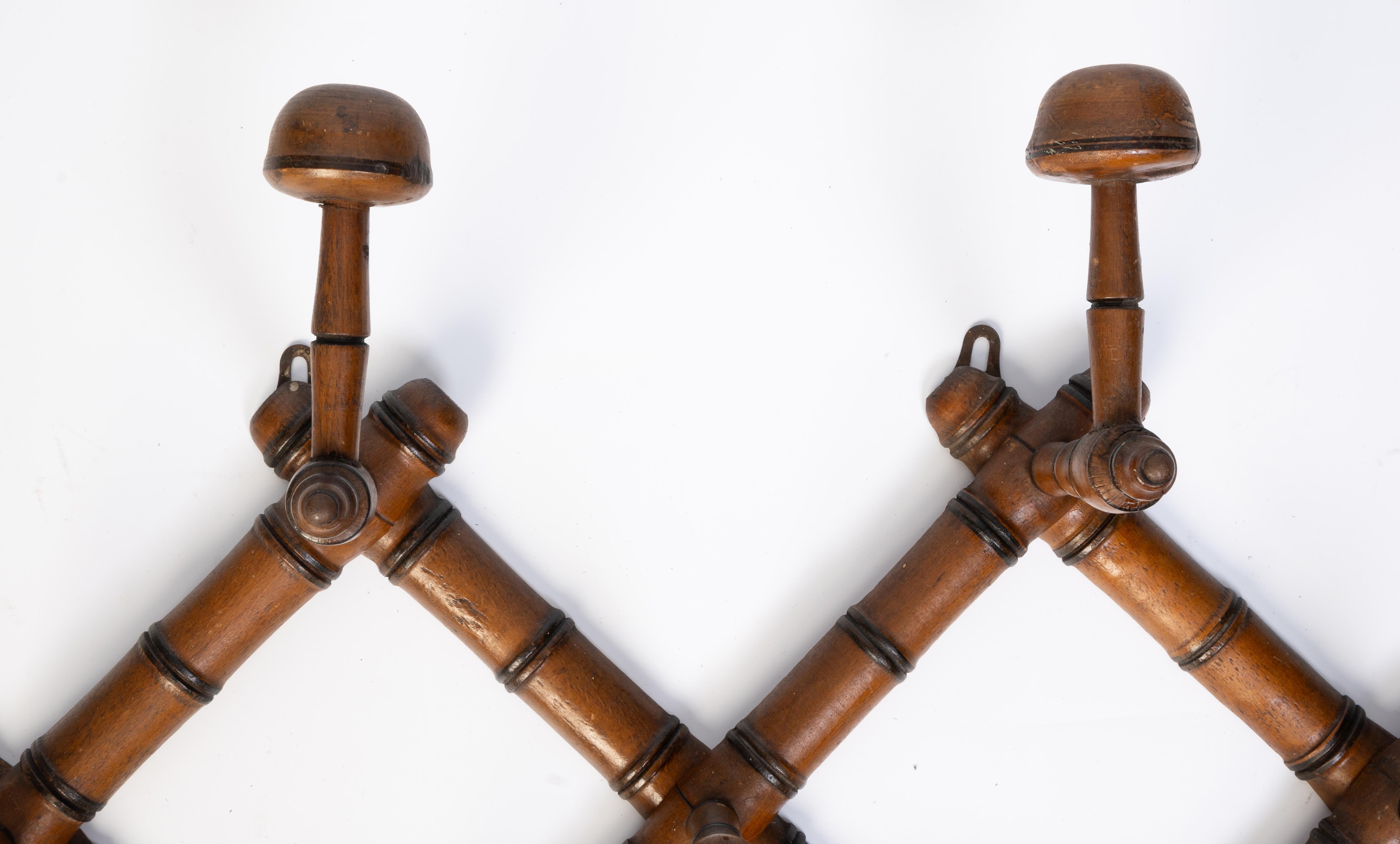 Legno di alberi da frutto Antique French del XIX secolo, appendiabiti da parete in finto bambù in vendita