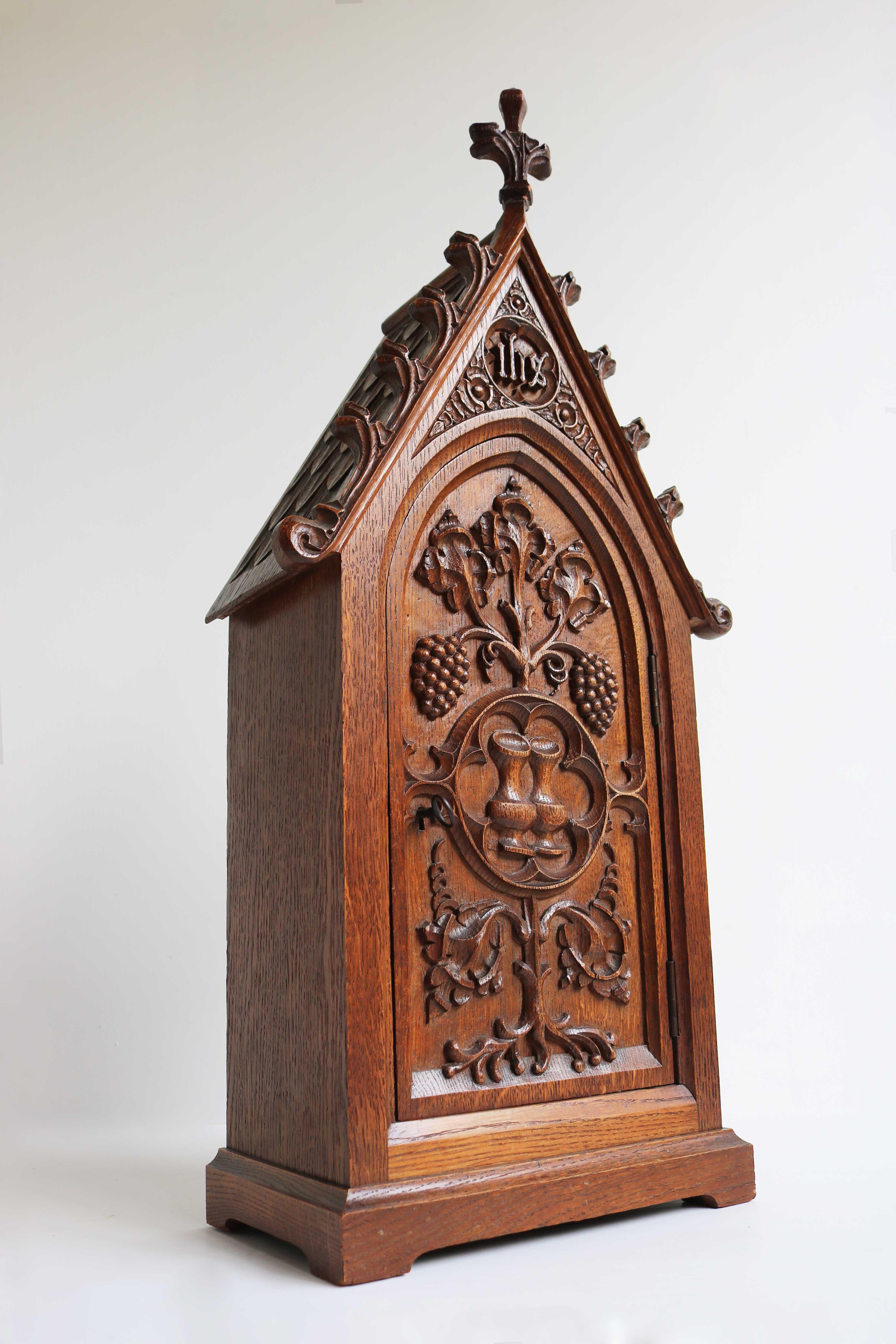 Antique French 19th Century Gothic Revival Neo-Gothic Small Cabinet Church 1900 In Good Condition In Ijzendijke, NL