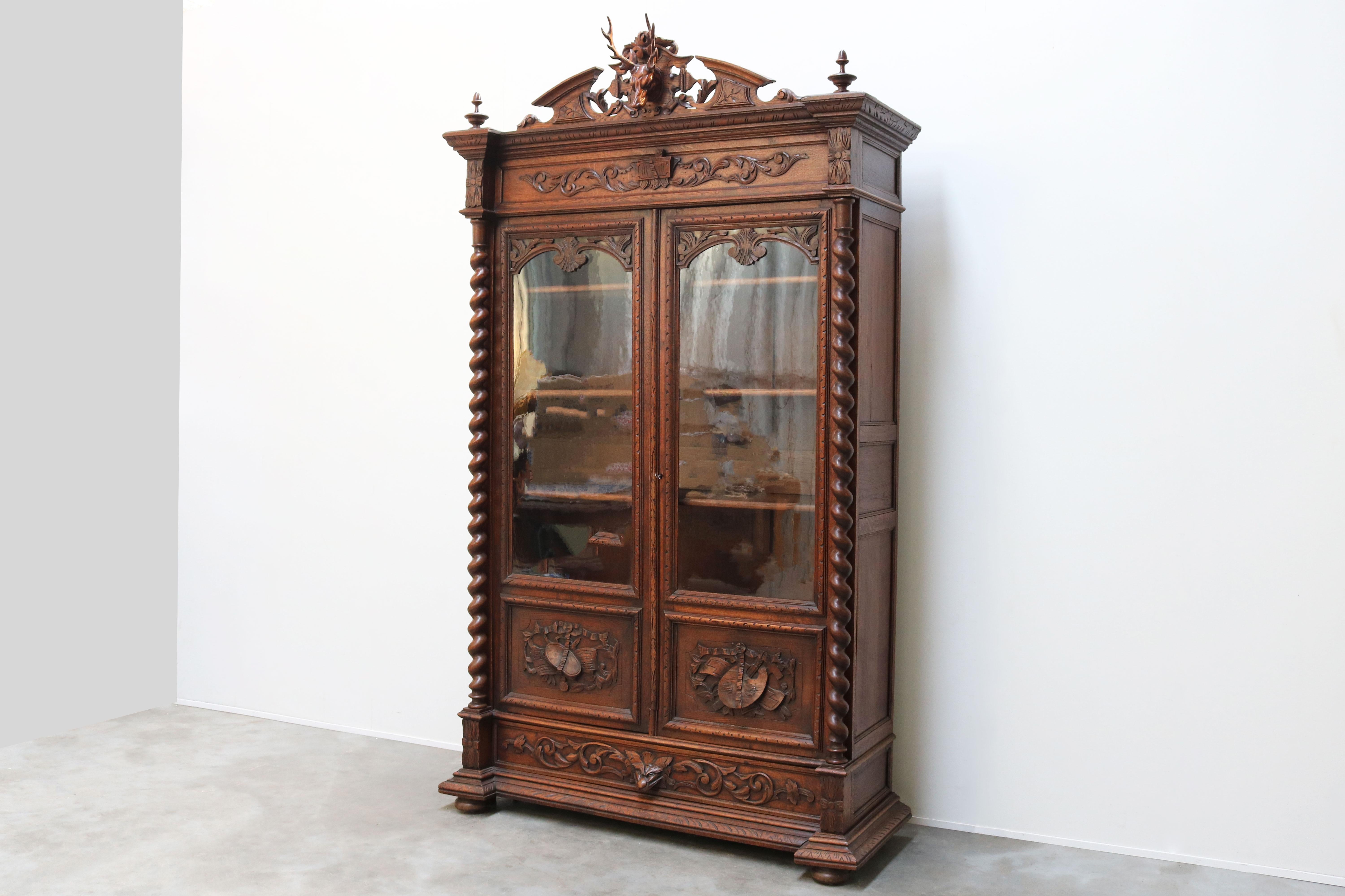 Gorgeous 19th century French antique Hunt style Bookcase / display cabinet with open carved Barley twist posts and various renaissance revival elements. And to finish it on top a most impressive carved Stag! 
Fully made from European oak and hand