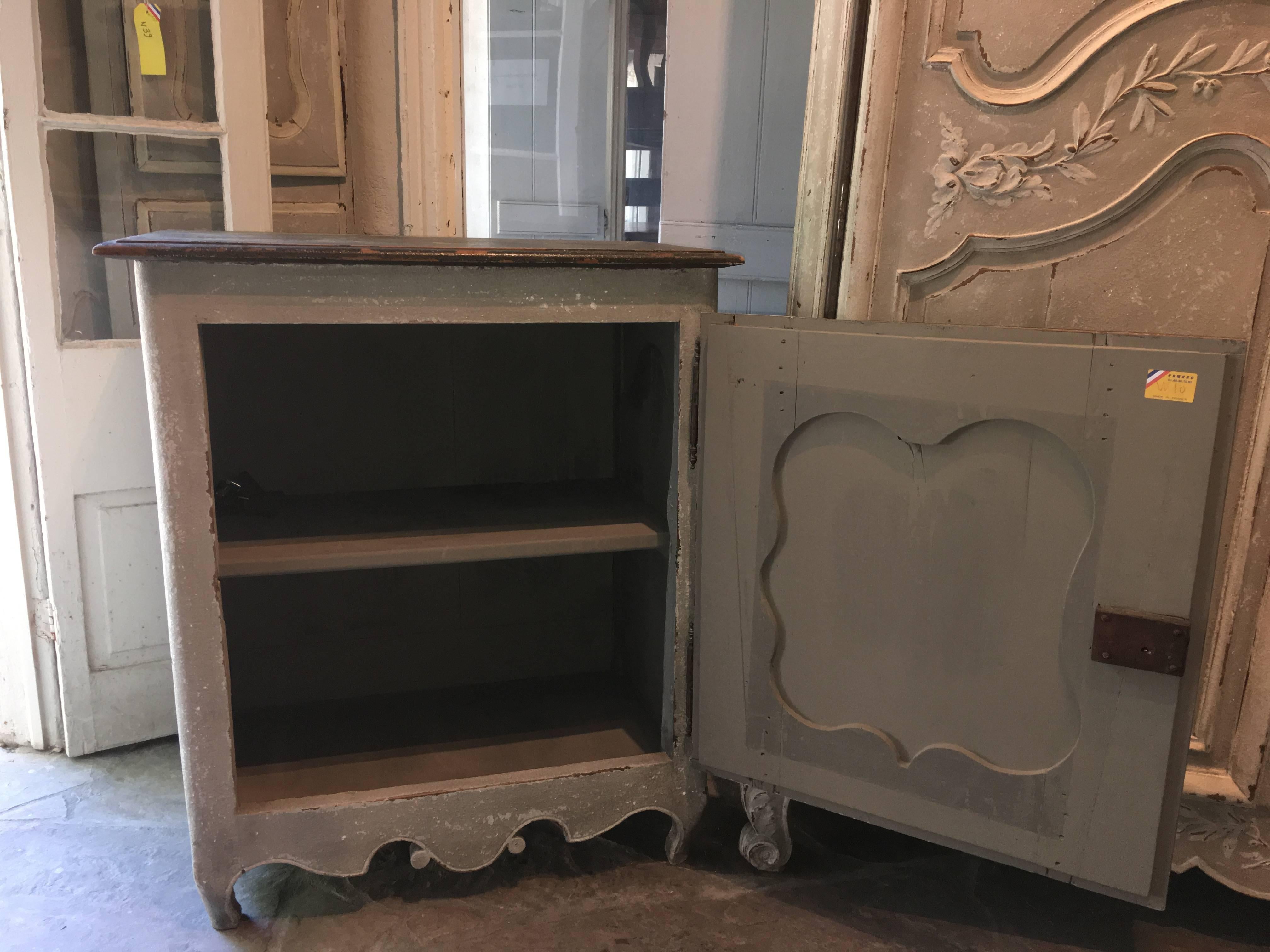 Antique French 19th Century Louis XV Confiturier In Good Condition For Sale In New Orleans, LA