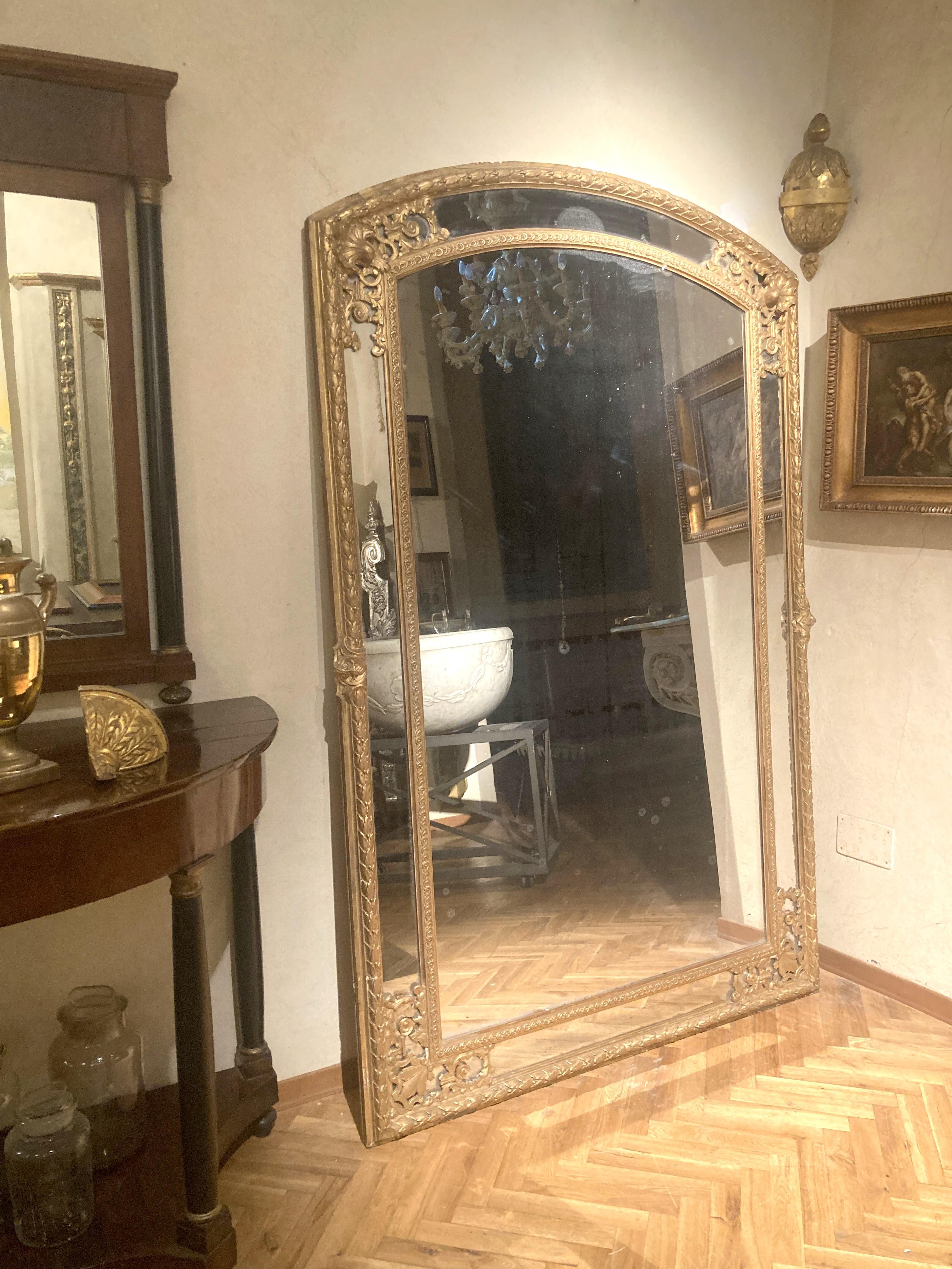 Miroirs de pilier français anciens du 19ème siècle de style Louis XV en bois doré pleine longueur en vente 4