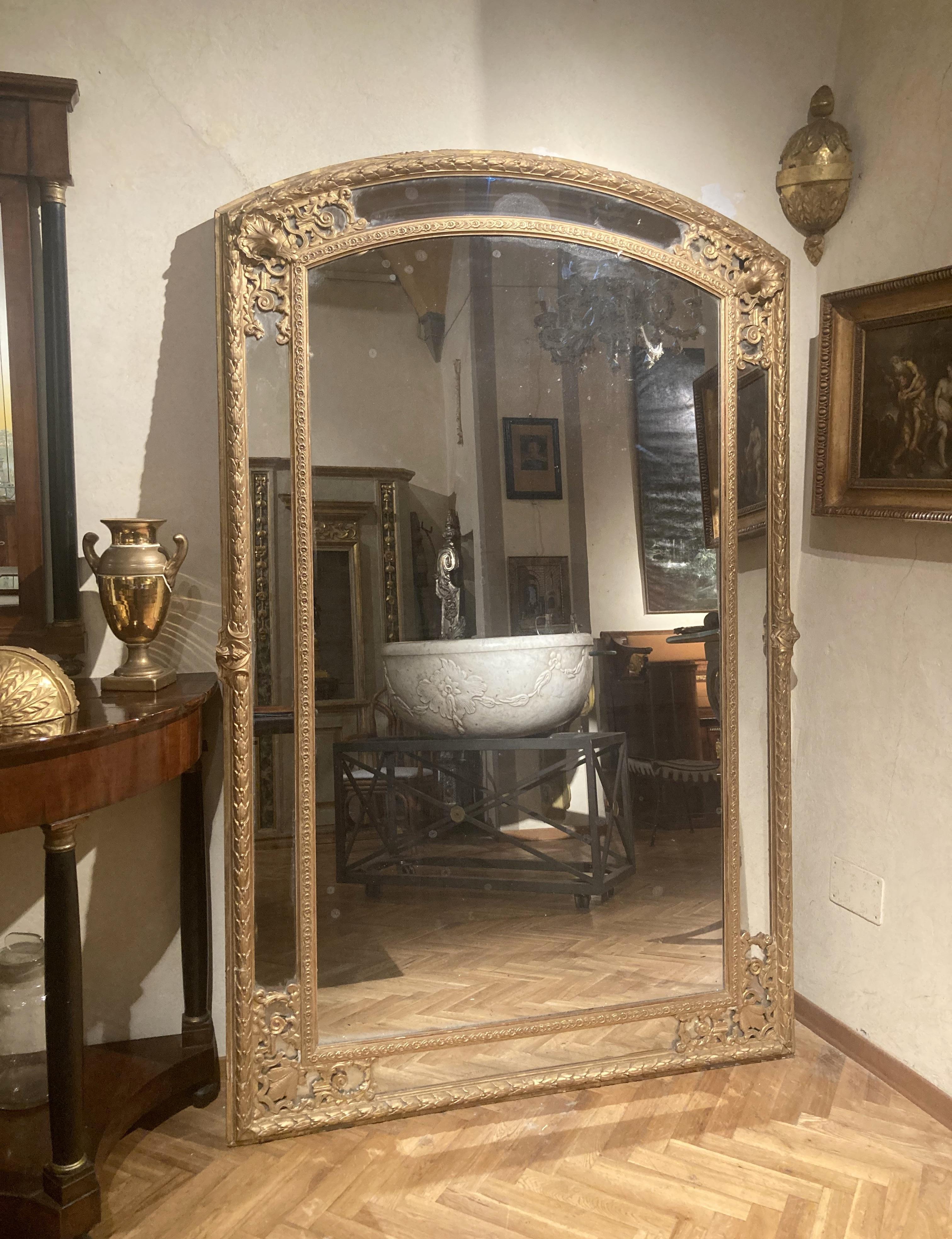 Français Miroirs de pilier français anciens du 19ème siècle de style Louis XV en bois doré pleine longueur en vente