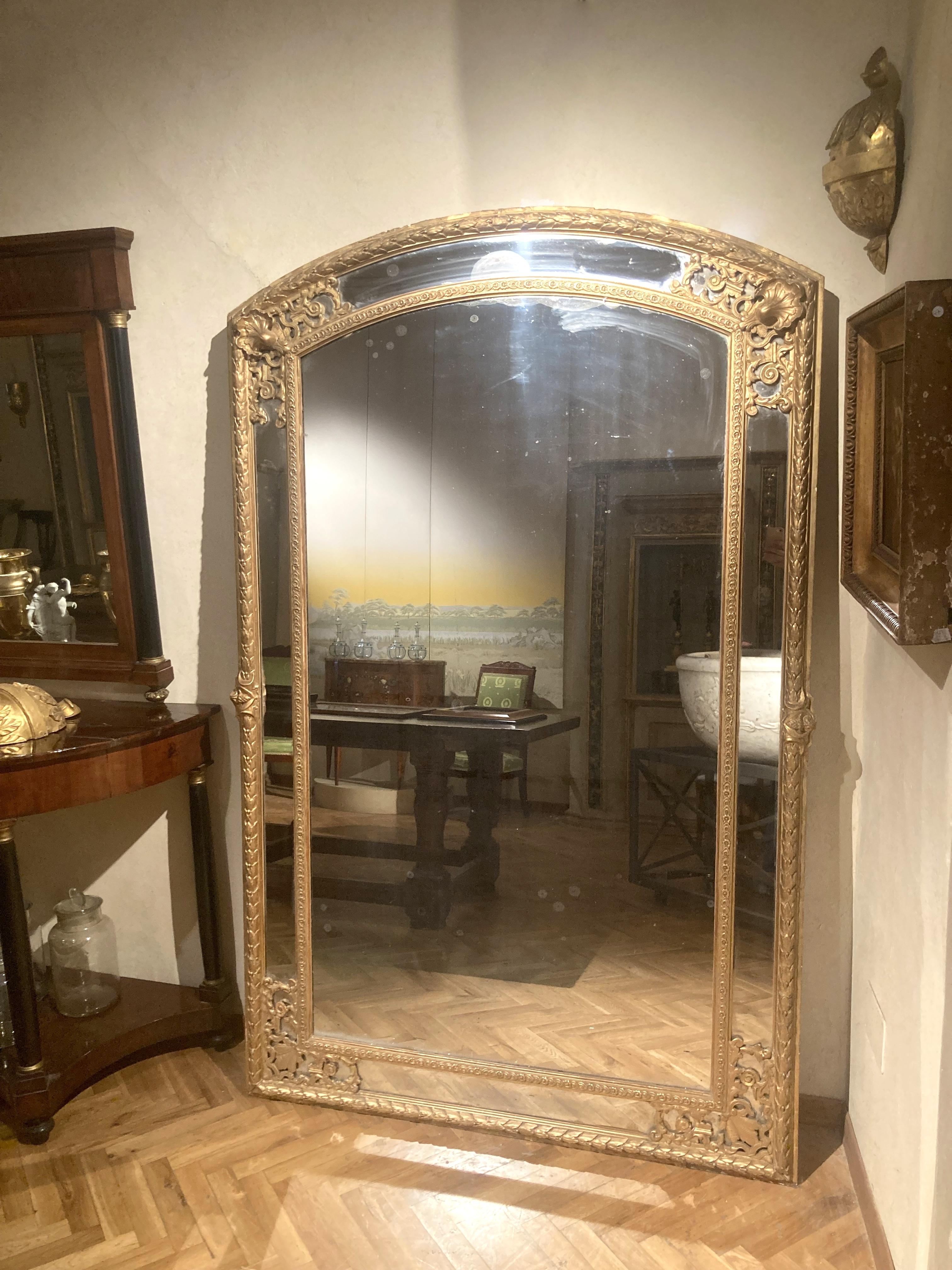 Miroirs de pilier français anciens du 19ème siècle de style Louis XV en bois doré pleine longueur en vente 3