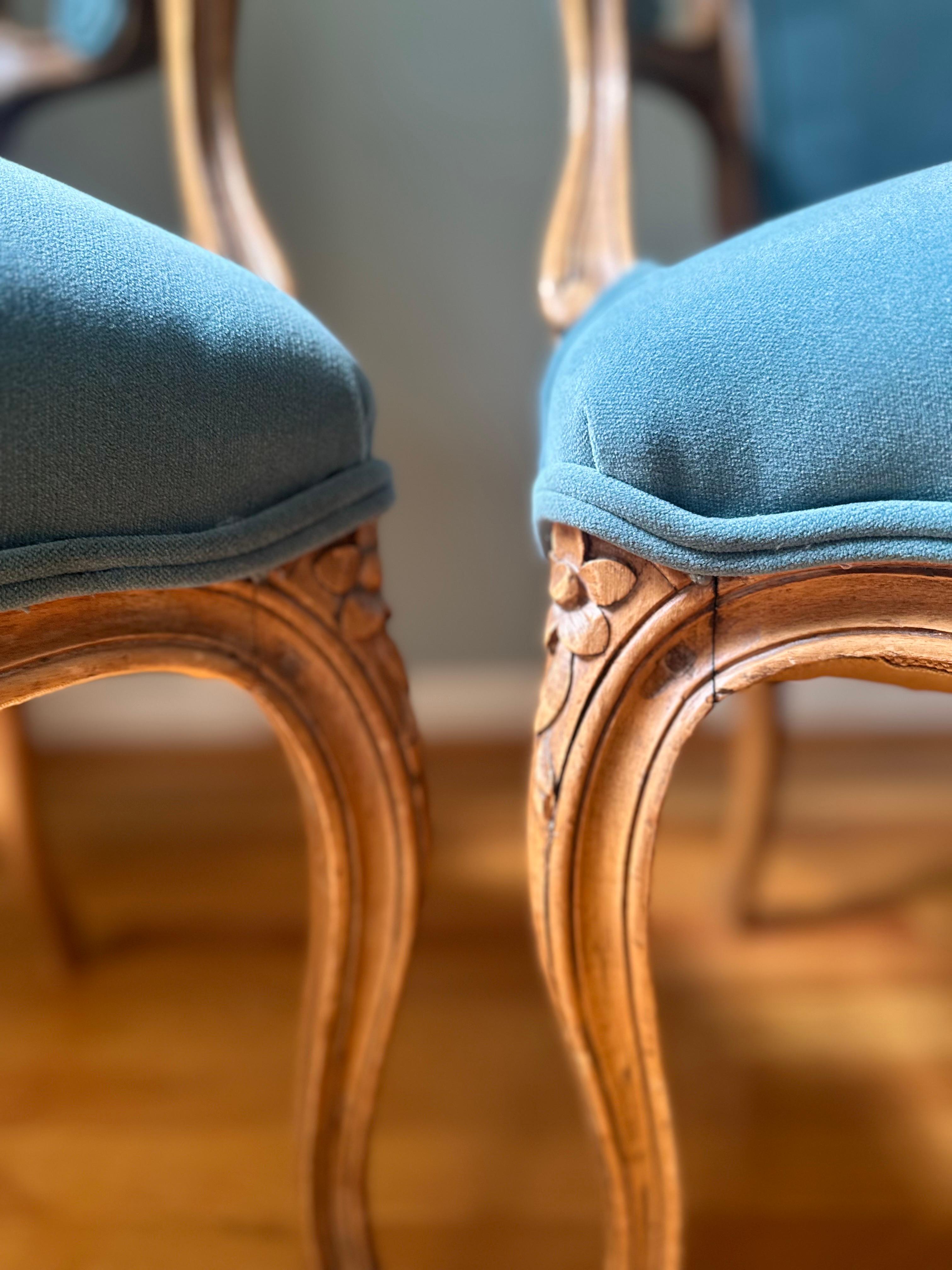 Hand-Carved Antique French 18th century Louis XV style pair velvet  chairs pegged joinery For Sale